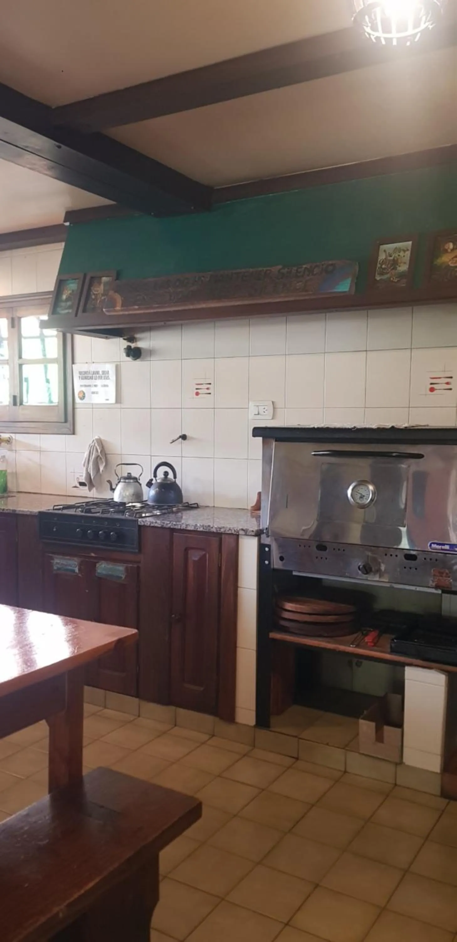 Kitchen or kitchenette in La Estacion Hostel