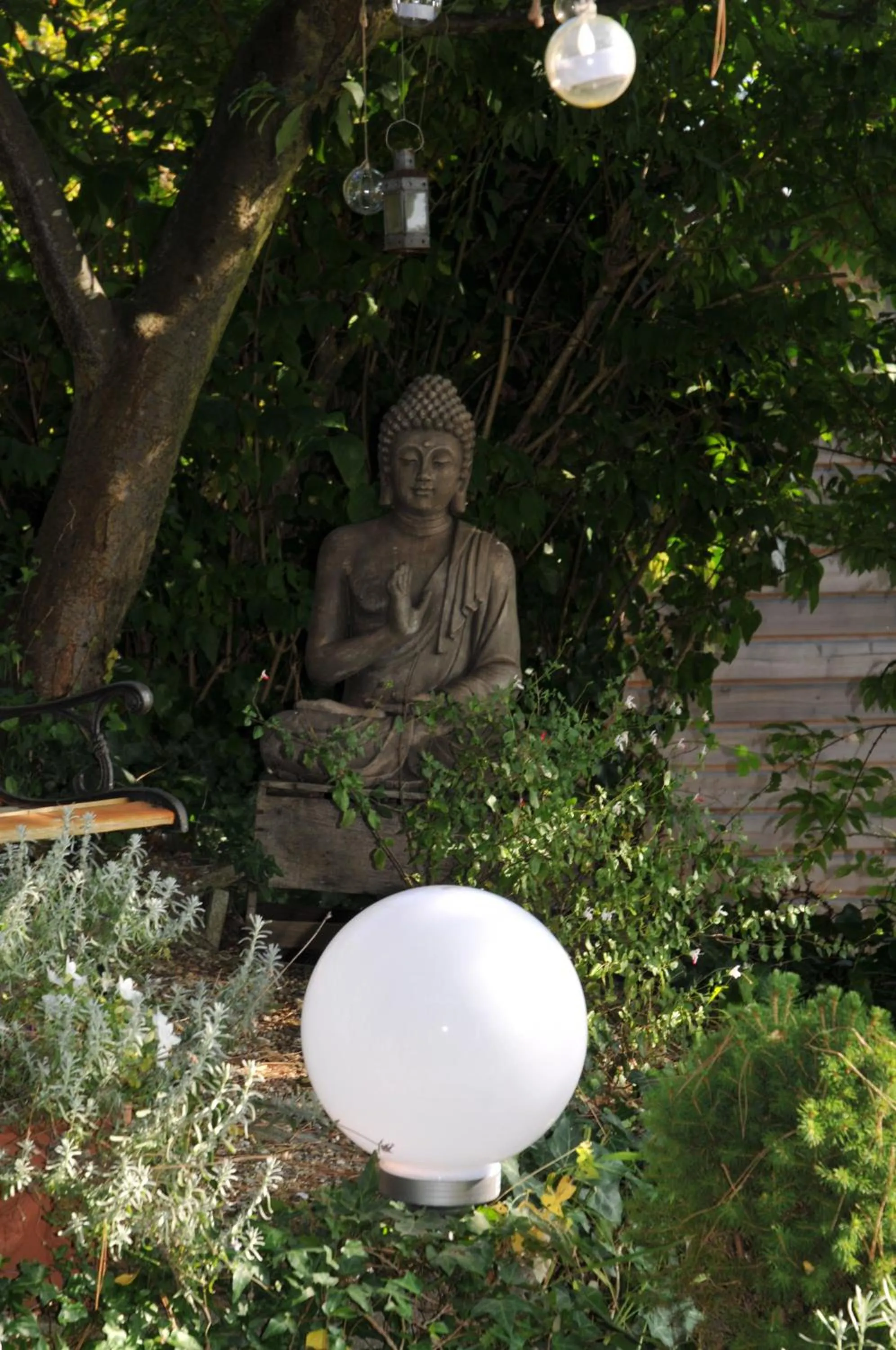 Garden view in Les chambres du Chat Perché