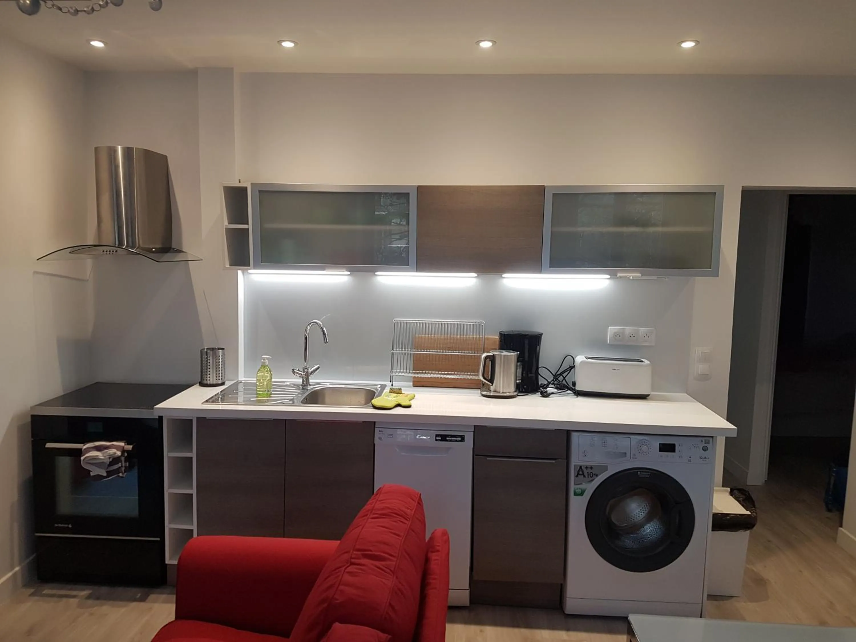 Kitchen or kitchenette in Meublés de Tourisme à Vincennes