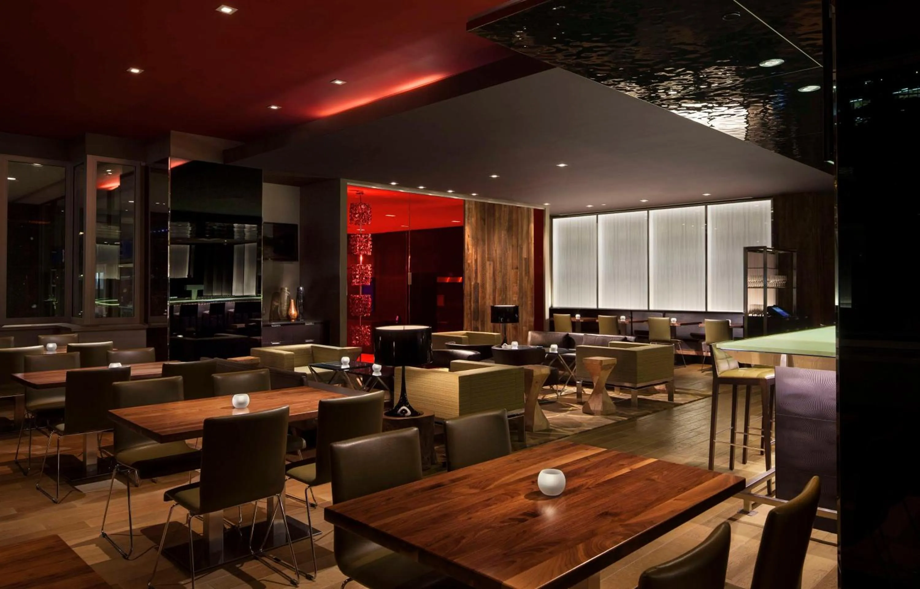 Lounge or bar in Hyatt Regency Vancouver