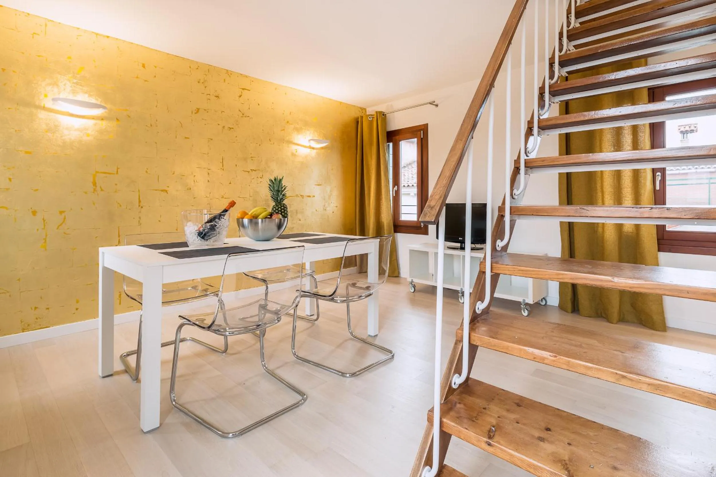 Living room in Charming Palace Corte del Teatro