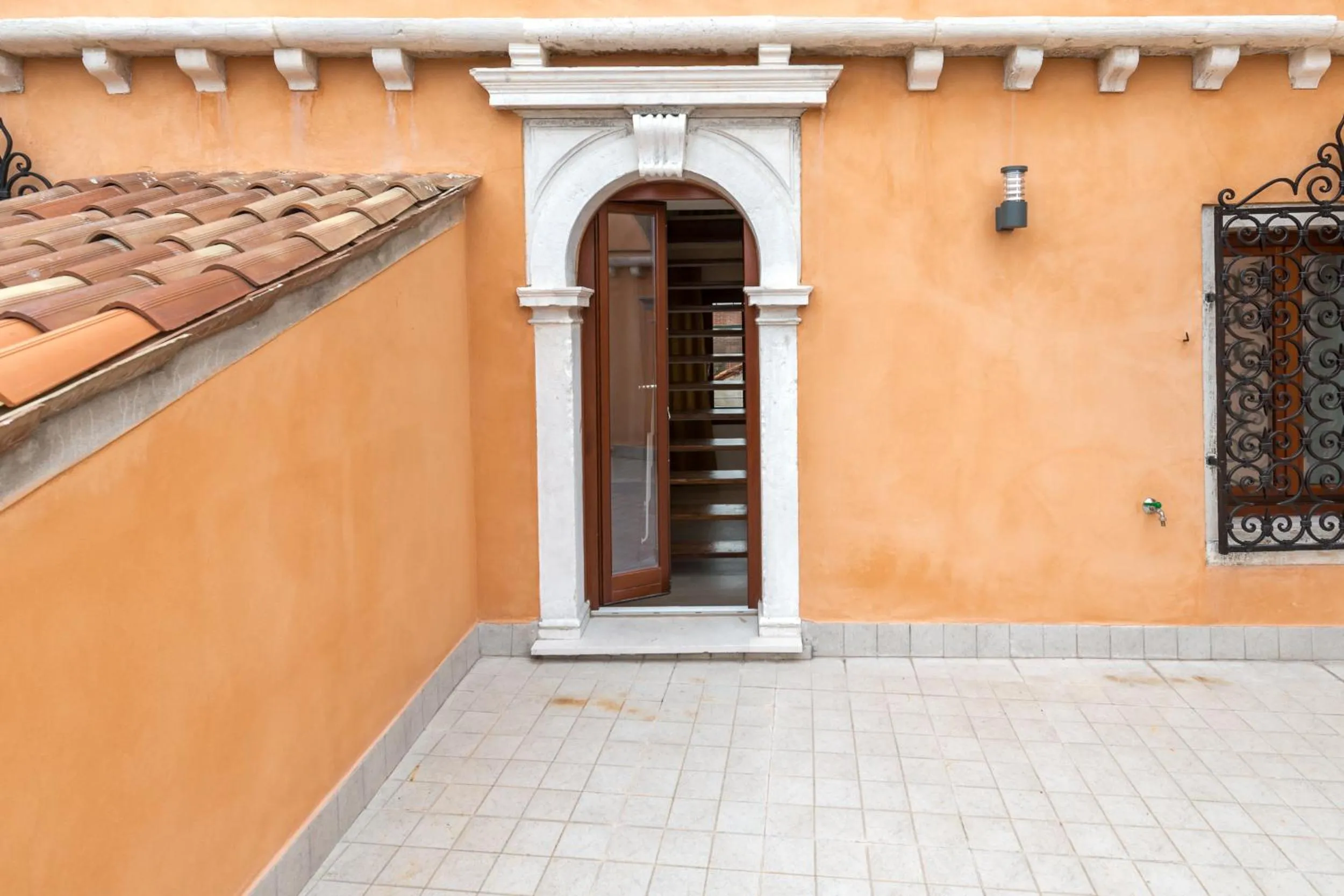 Balcony/Terrace in Charming Palace Corte del Teatro