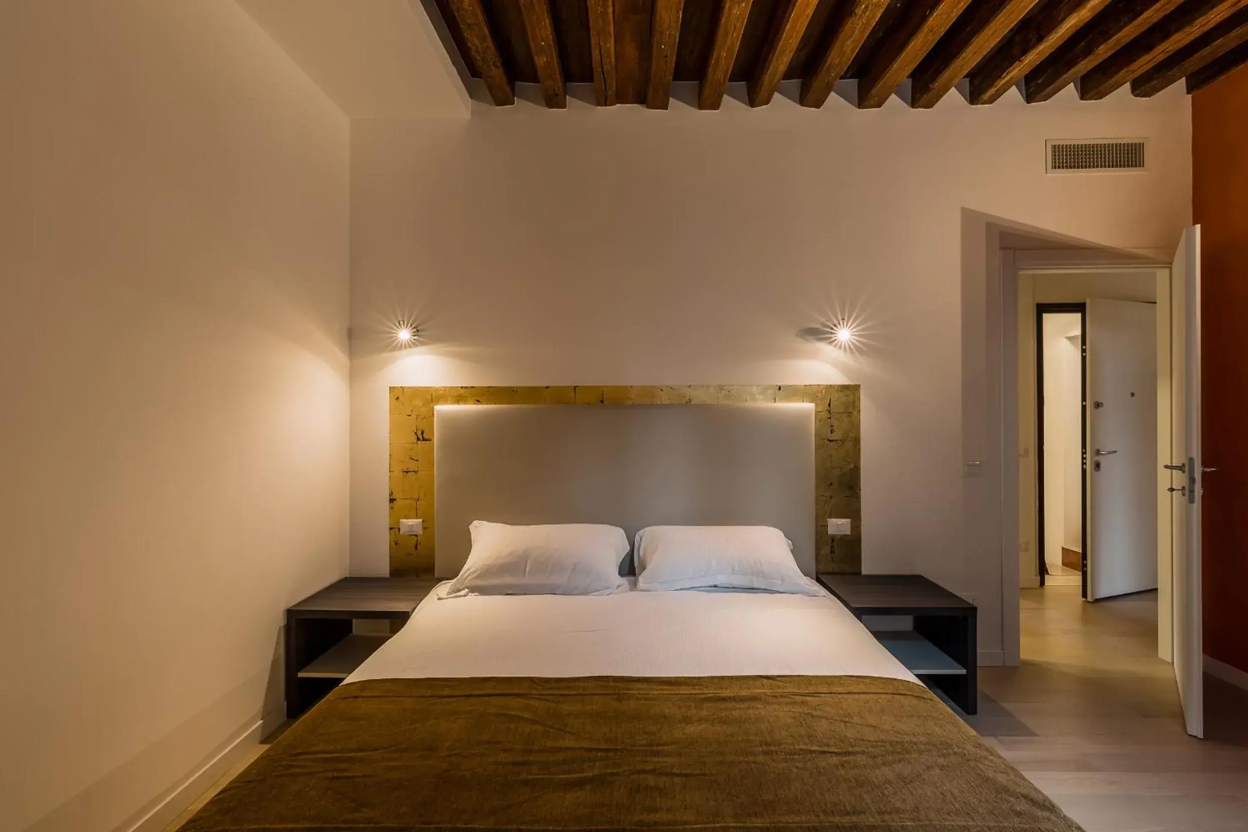 Bed in Charming Palace Corte del Teatro Bed in Charming Palace Corte del Teatro