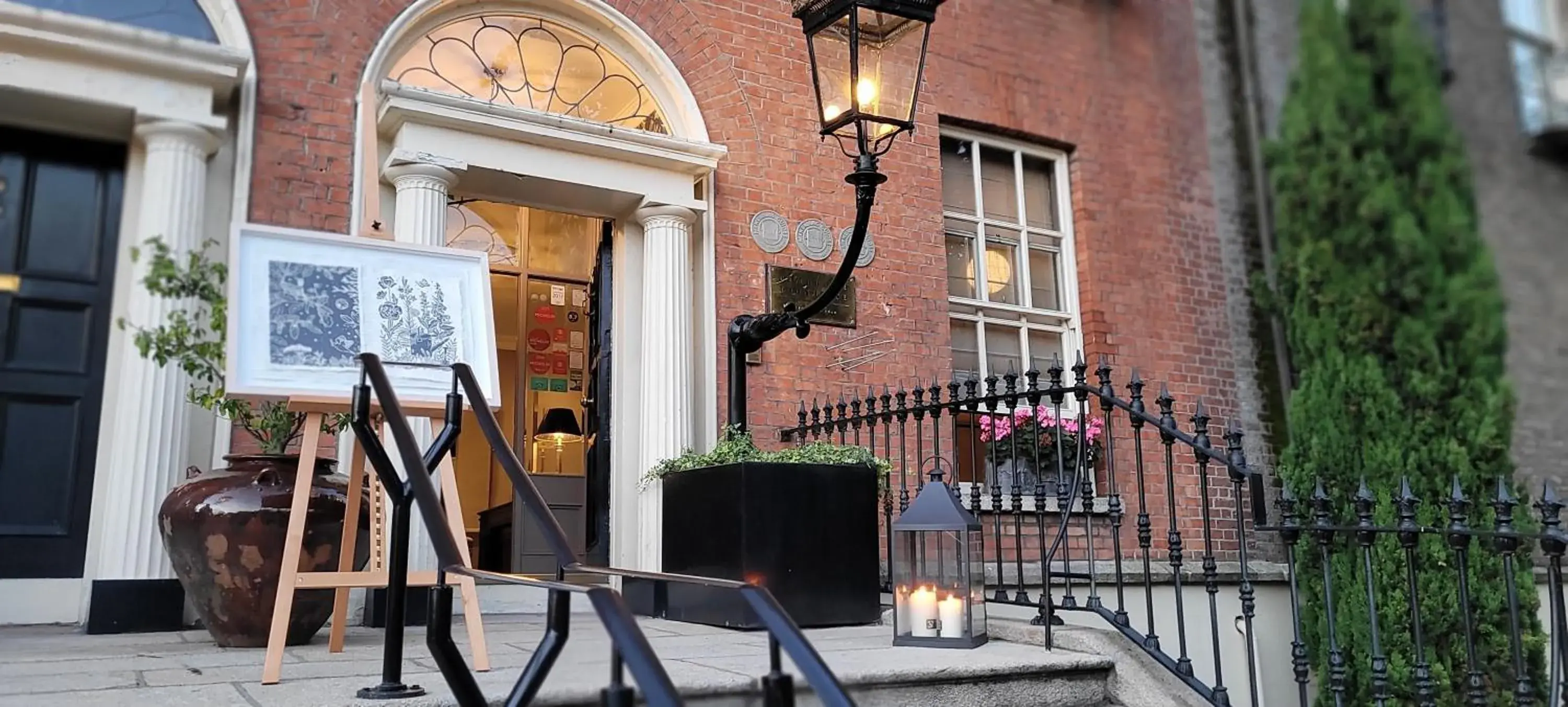 Facade/entrance in Pembroke Townhouse Facade/entrance in Pembroke Townhouse