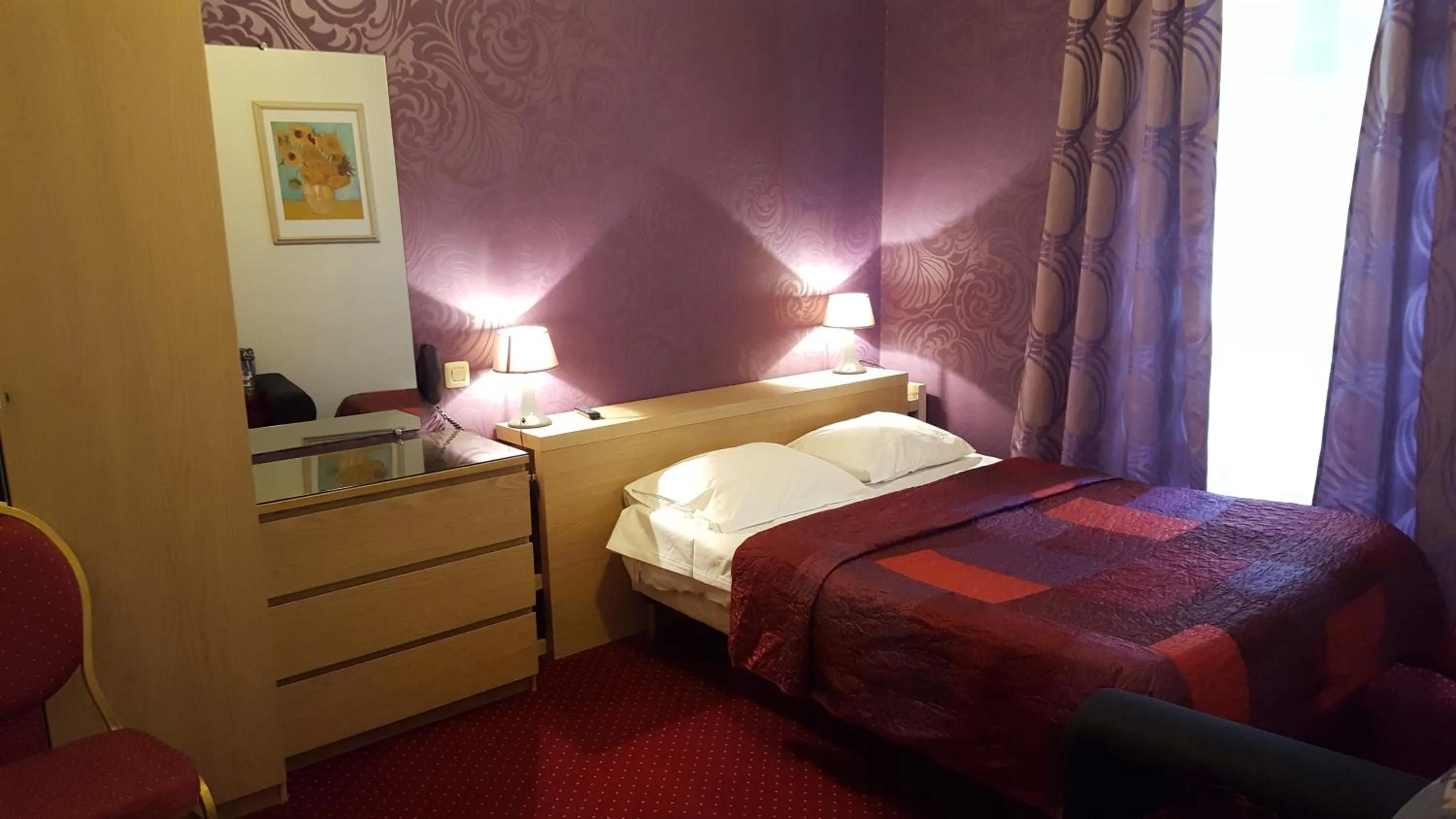 Bedroom, Bed in Hôtel Média