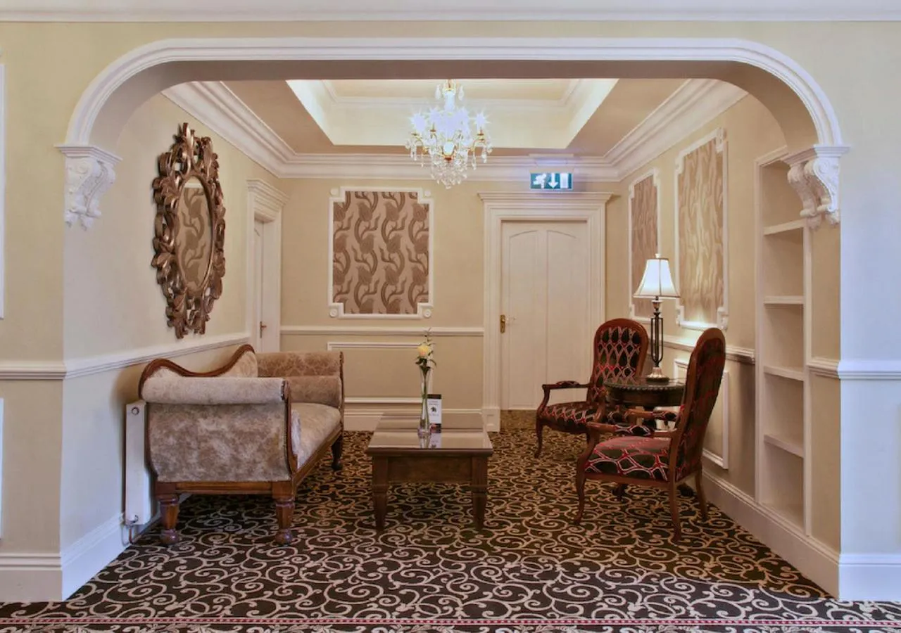 Seating area in Fitzgeralds Woodlands House Hotel