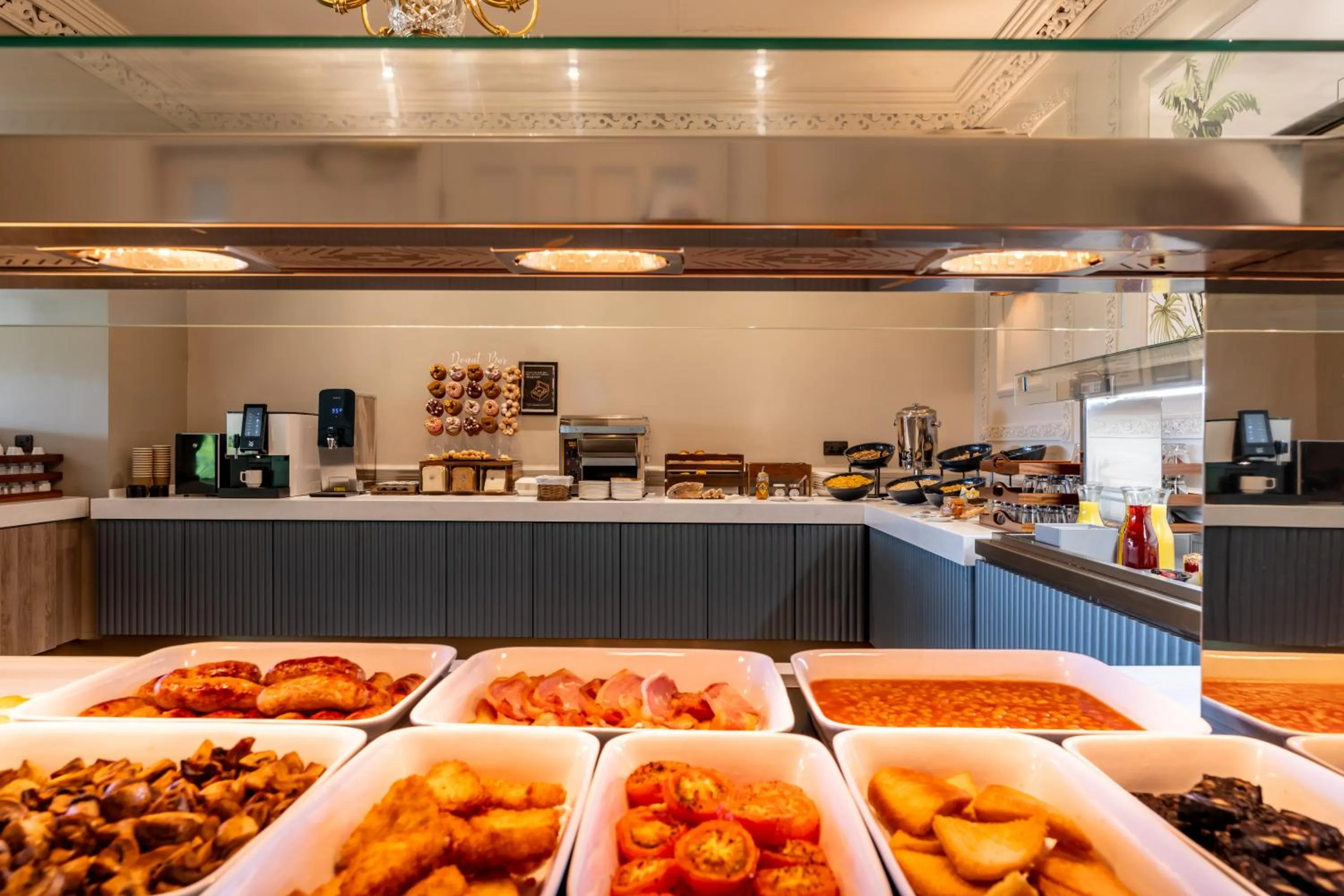 Buffet breakfast in Craig Manor