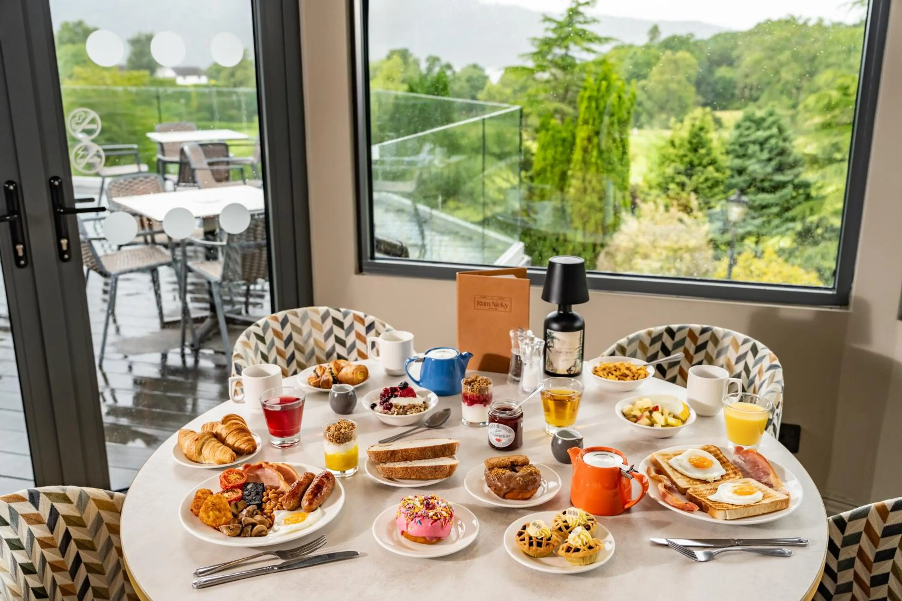 Buffet breakfast in Craig Manor