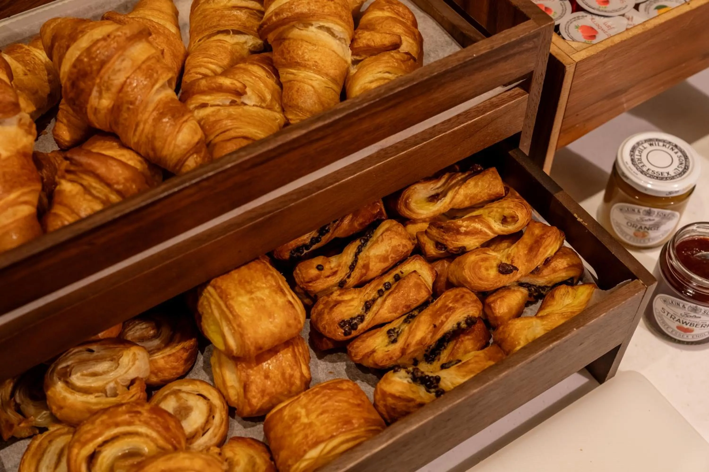 Buffet breakfast in Craig Manor