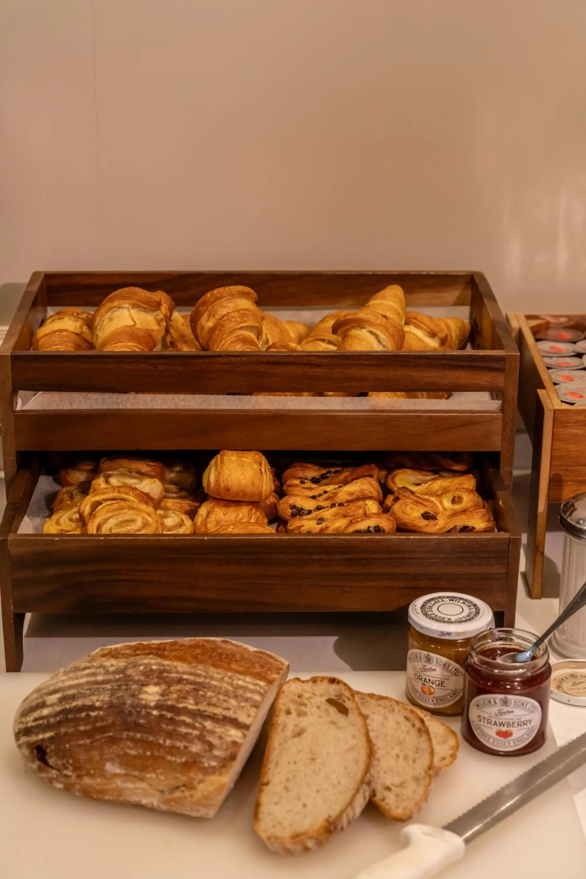 Buffet breakfast in Craig Manor