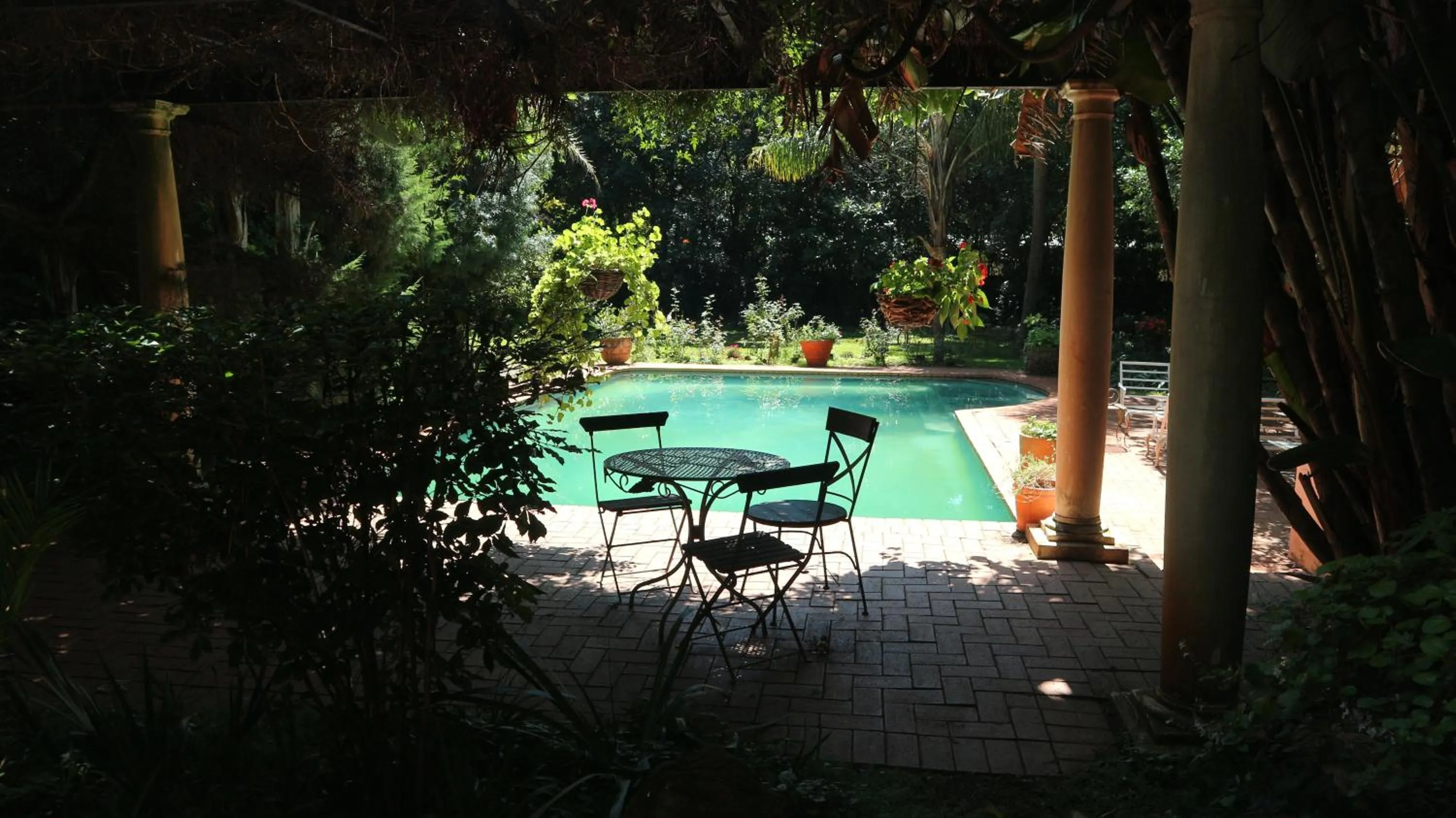 Swimming pool in Foxwood House Boutique Hotel