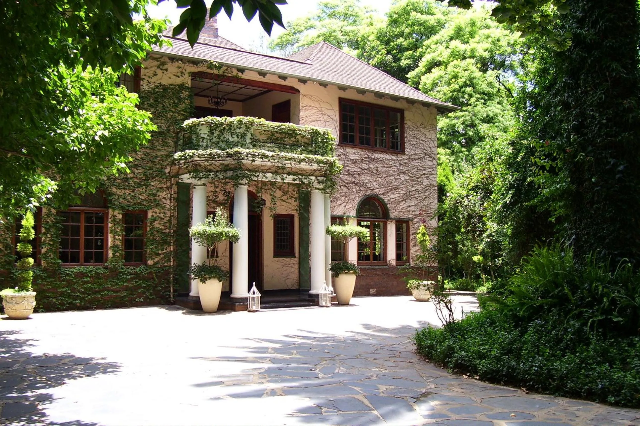 Facade/entrance in Foxwood House Boutique Hotel