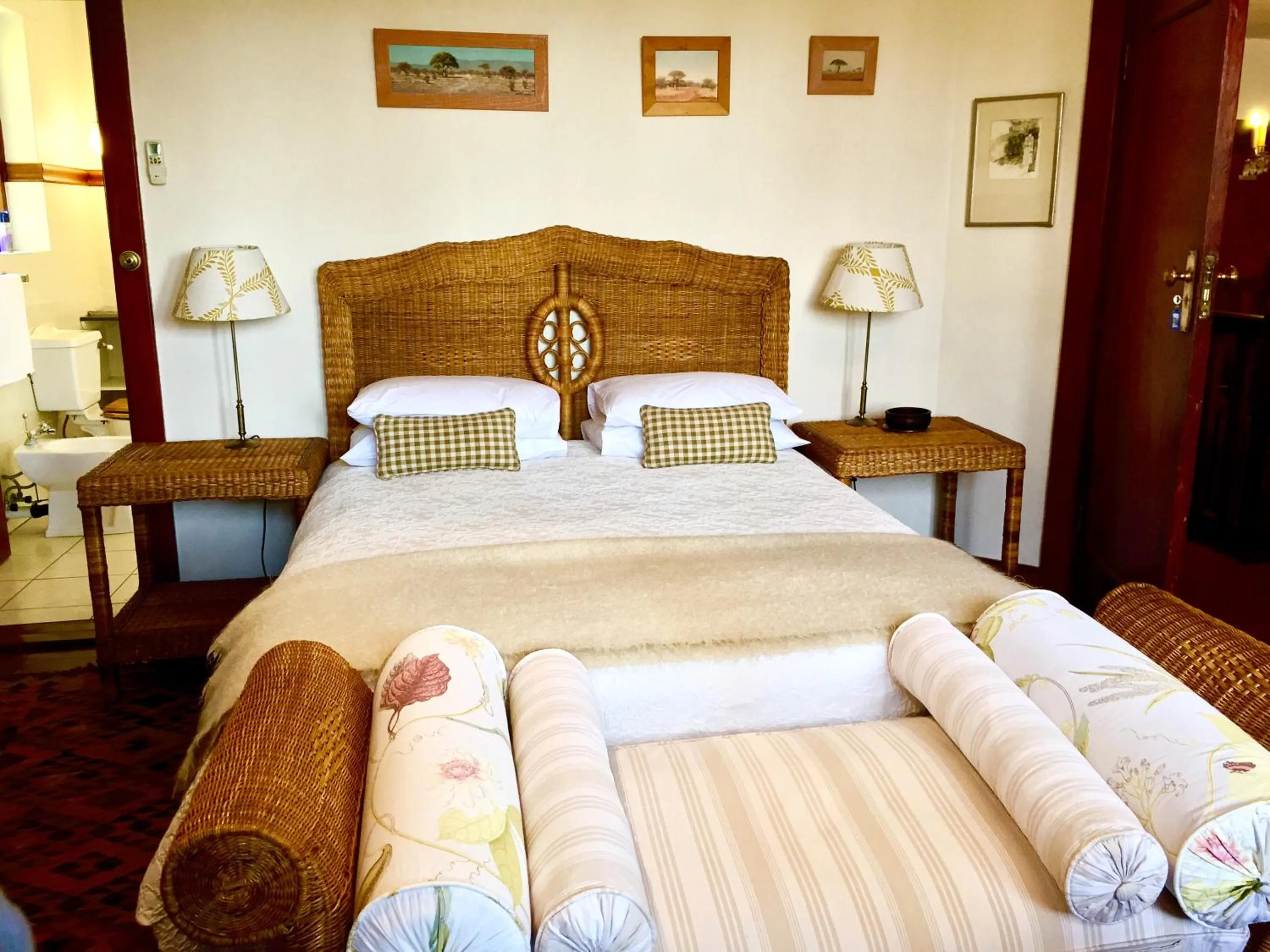 Bed in Foxwood House Boutique Hotel