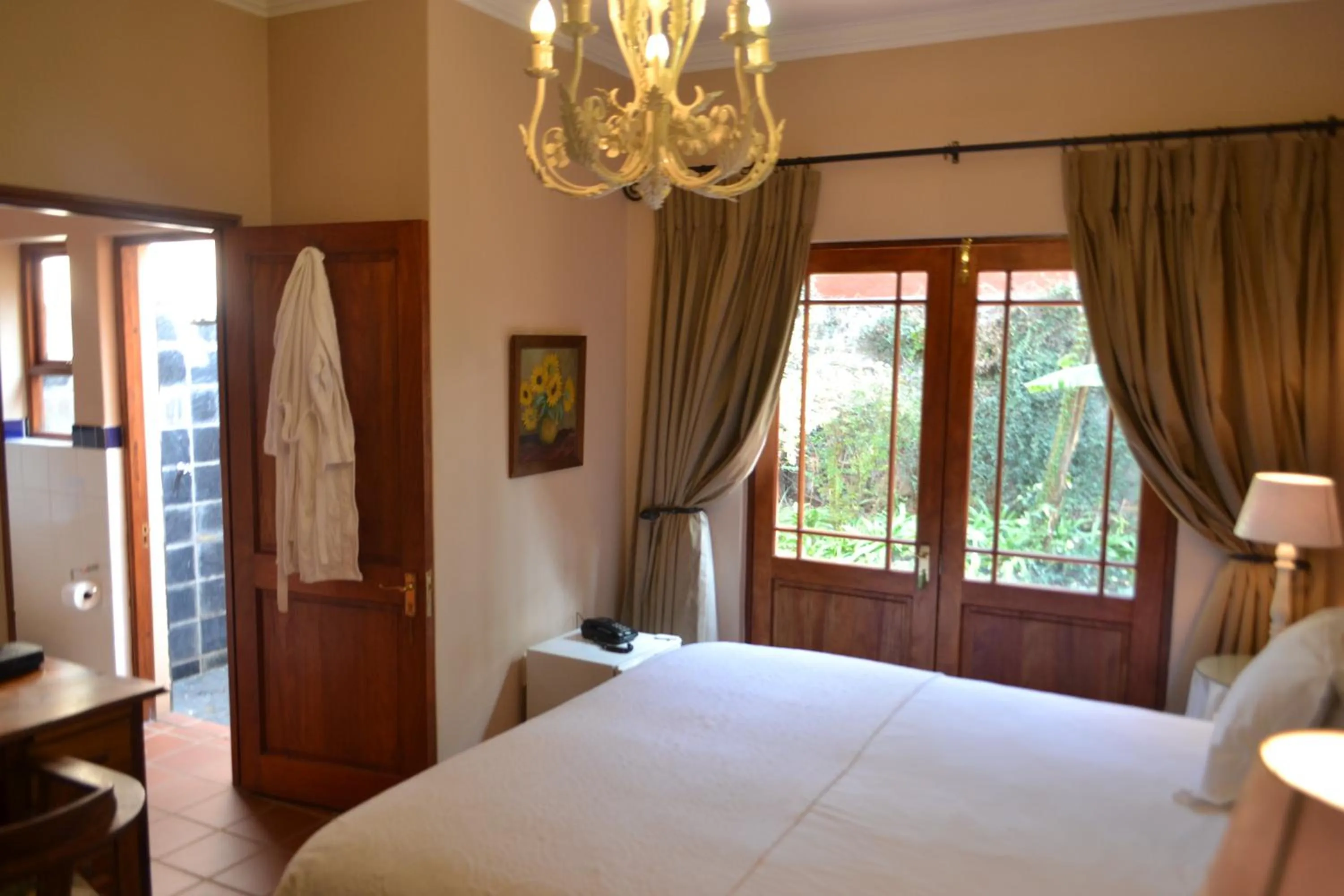 Bathroom, Bed in Foxwood House Boutique Hotel