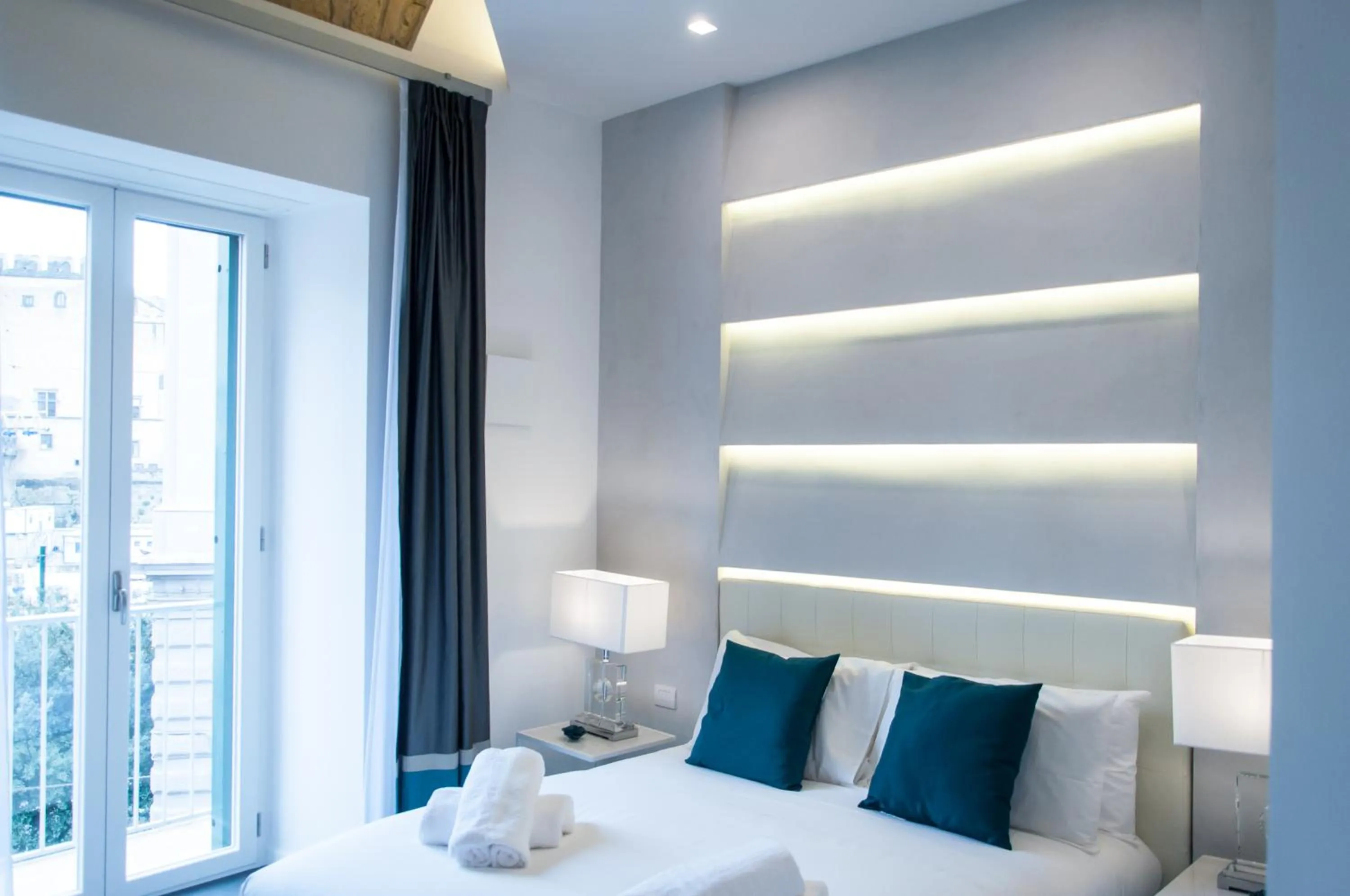 Photo of the whole room, Bed in Carten