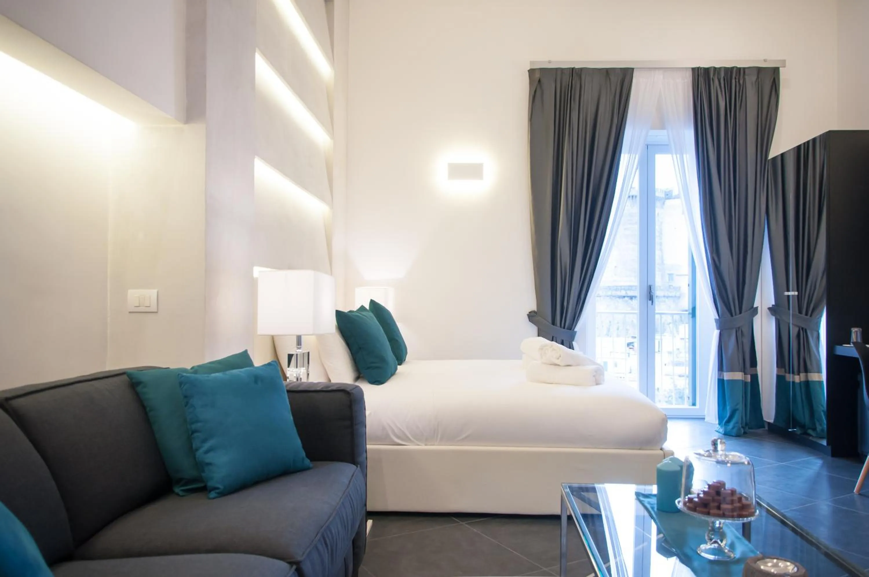 Photo of the whole room, Bed in Carten