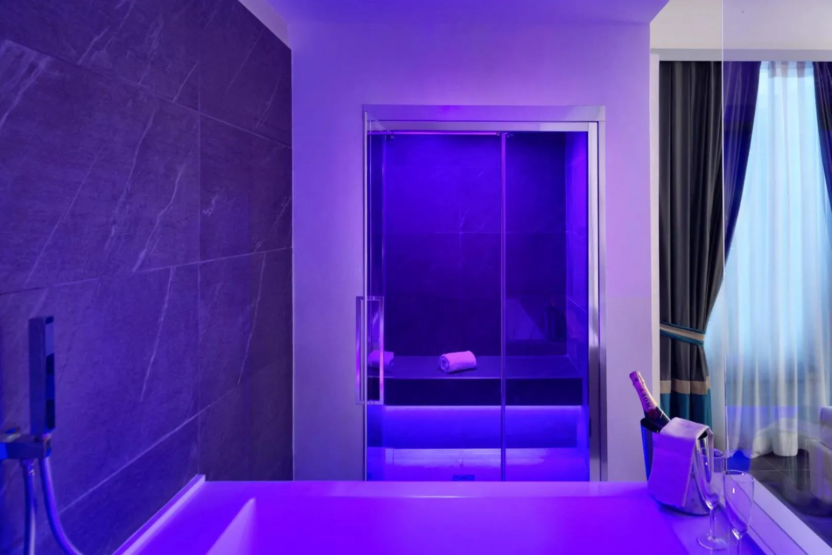 Sauna, Bed in Carten