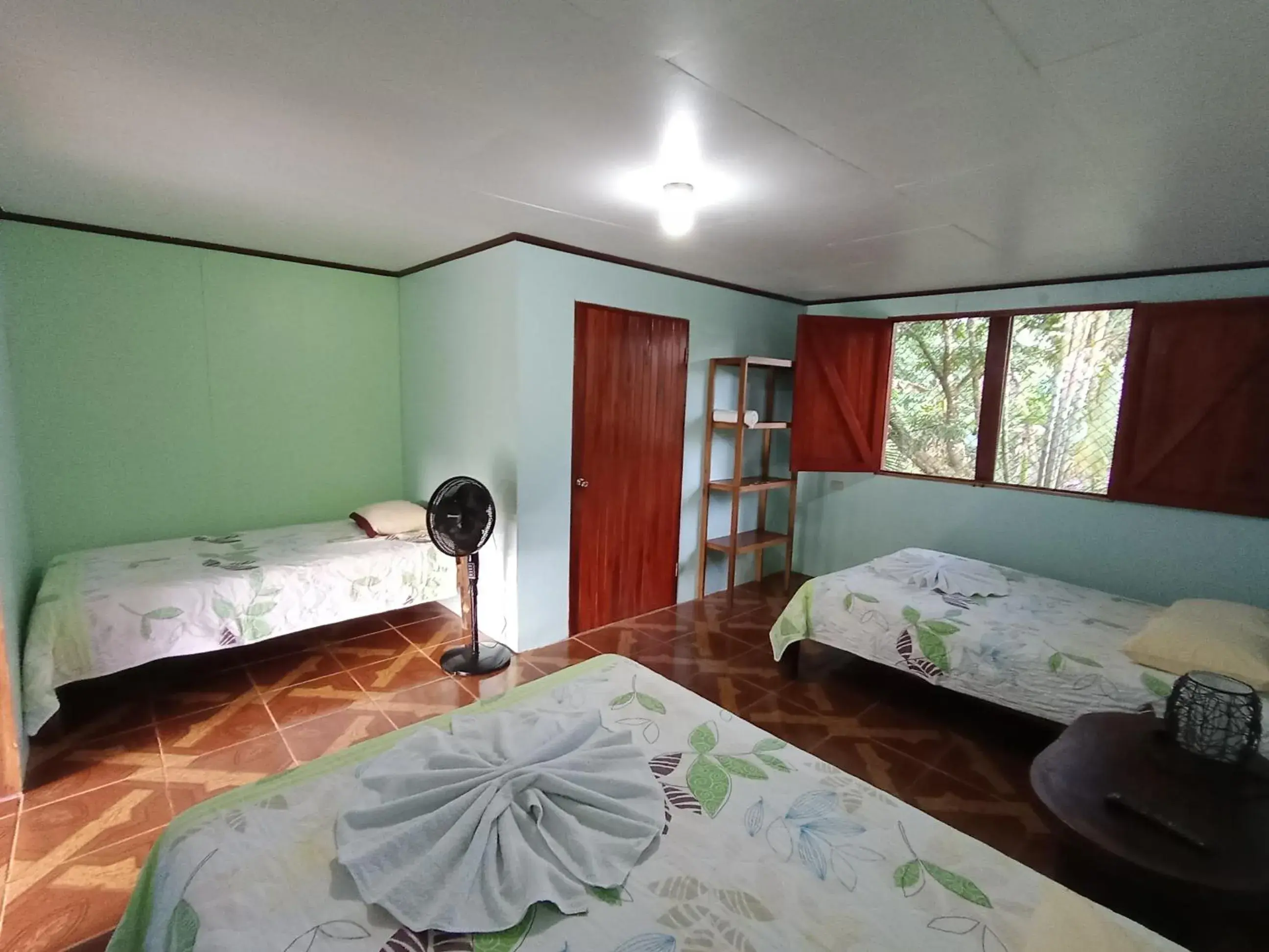 Comfort Triple Room with Shower in Posada Rural Río Celeste Comfort Triple Room with Shower in Posada Rural Río Celeste