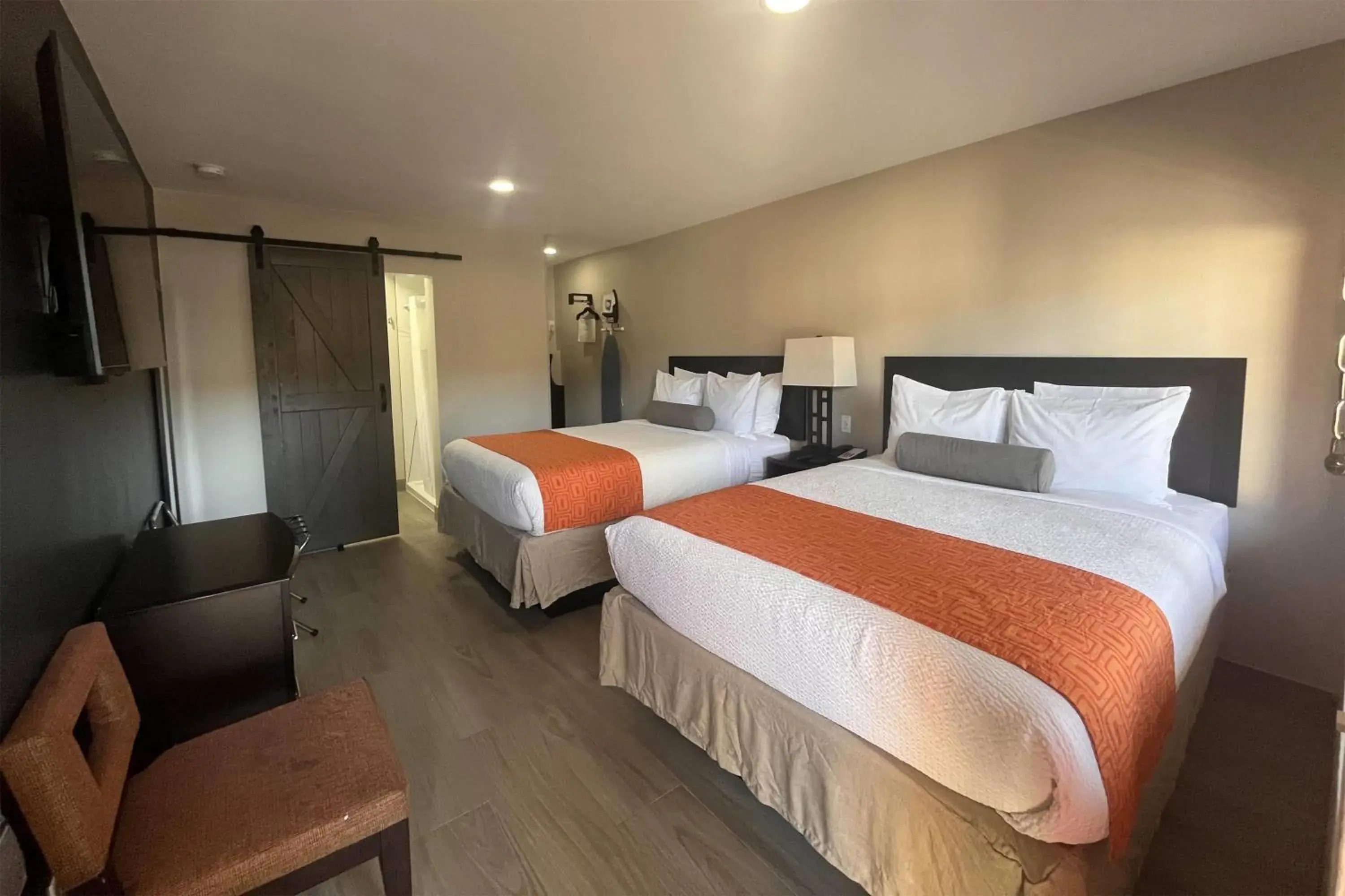 Photo of the whole room, Bed in Howard Johnson by Wyndham Flagstaff University West Photo of the whole room, Bed in Howard Johnson by Wyndham Flagstaff University West