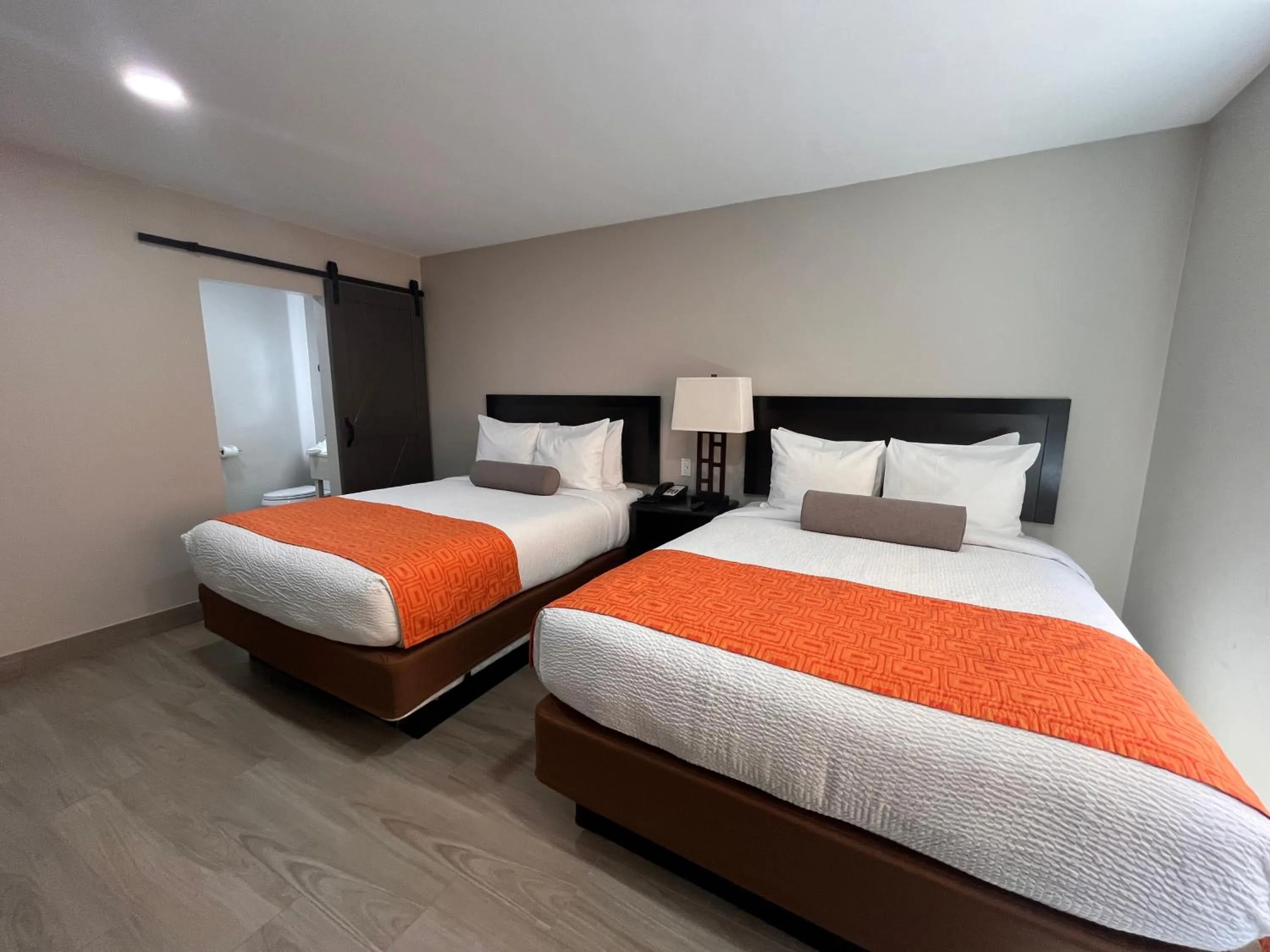 Bed in Howard Johnson by Wyndham Flagstaff University West