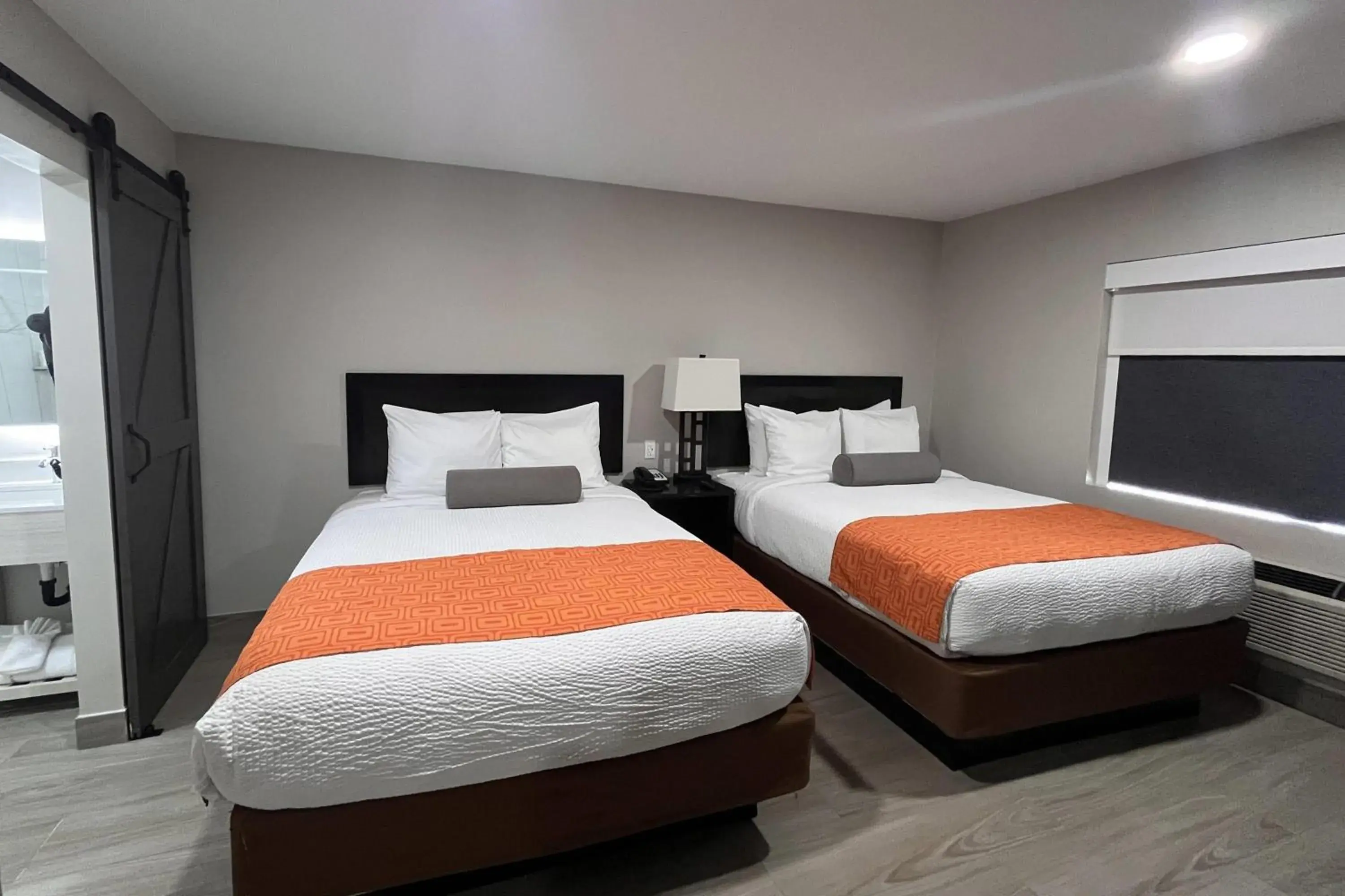 Photo of the whole room, Bed in Howard Johnson by Wyndham Flagstaff University West Photo of the whole room, Bed in Howard Johnson by Wyndham Flagstaff University West