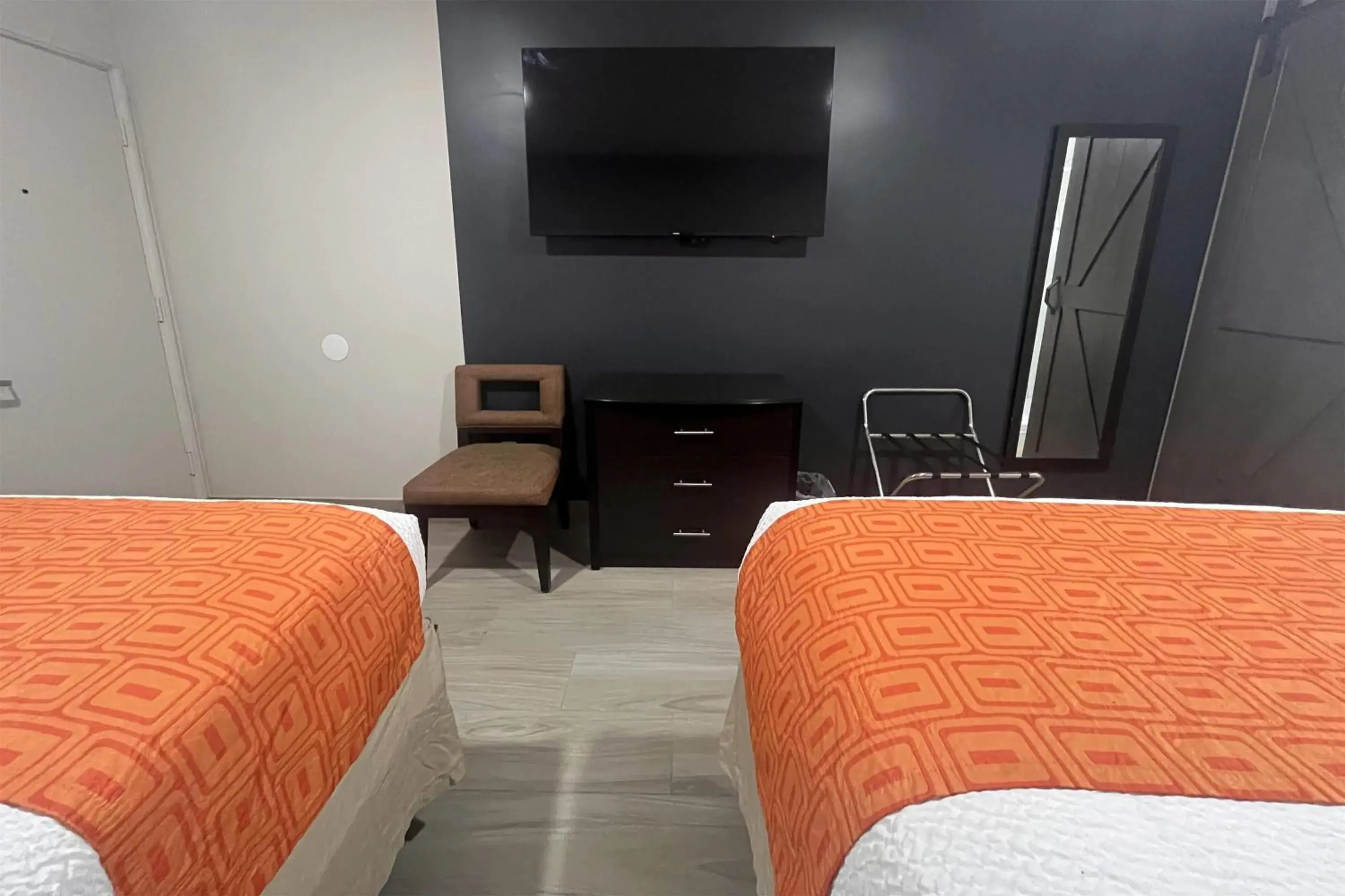 Queen Room with Two Queen Beds - Non-Smoking in Howard Johnson by Wyndham Flagstaff University West Queen Room with Two Queen Beds - Non-Smoking in Howard Johnson by Wyndham Flagstaff University West