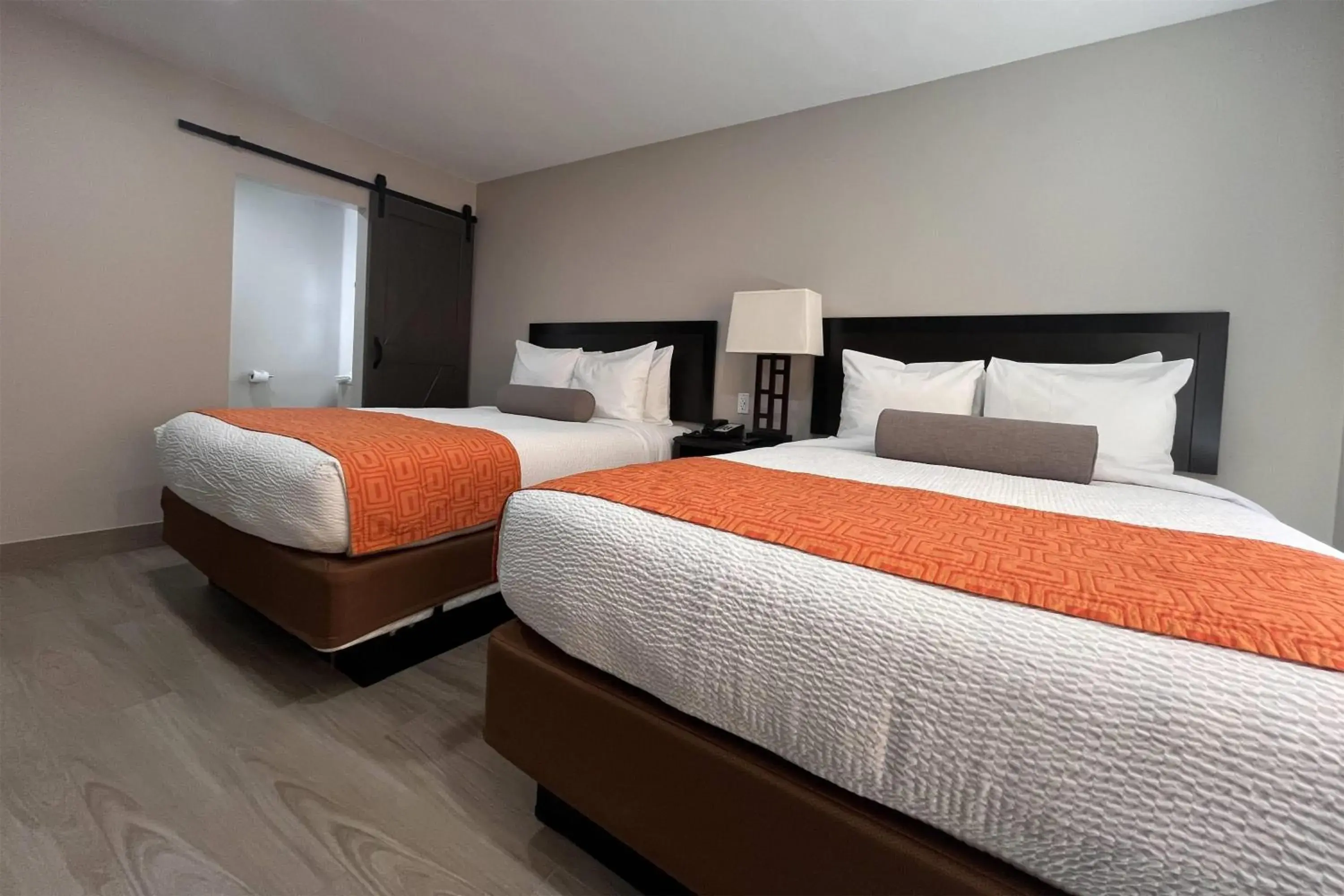 Photo of the whole room, Bed in Howard Johnson by Wyndham Flagstaff University West Photo of the whole room, Bed in Howard Johnson by Wyndham Flagstaff University West