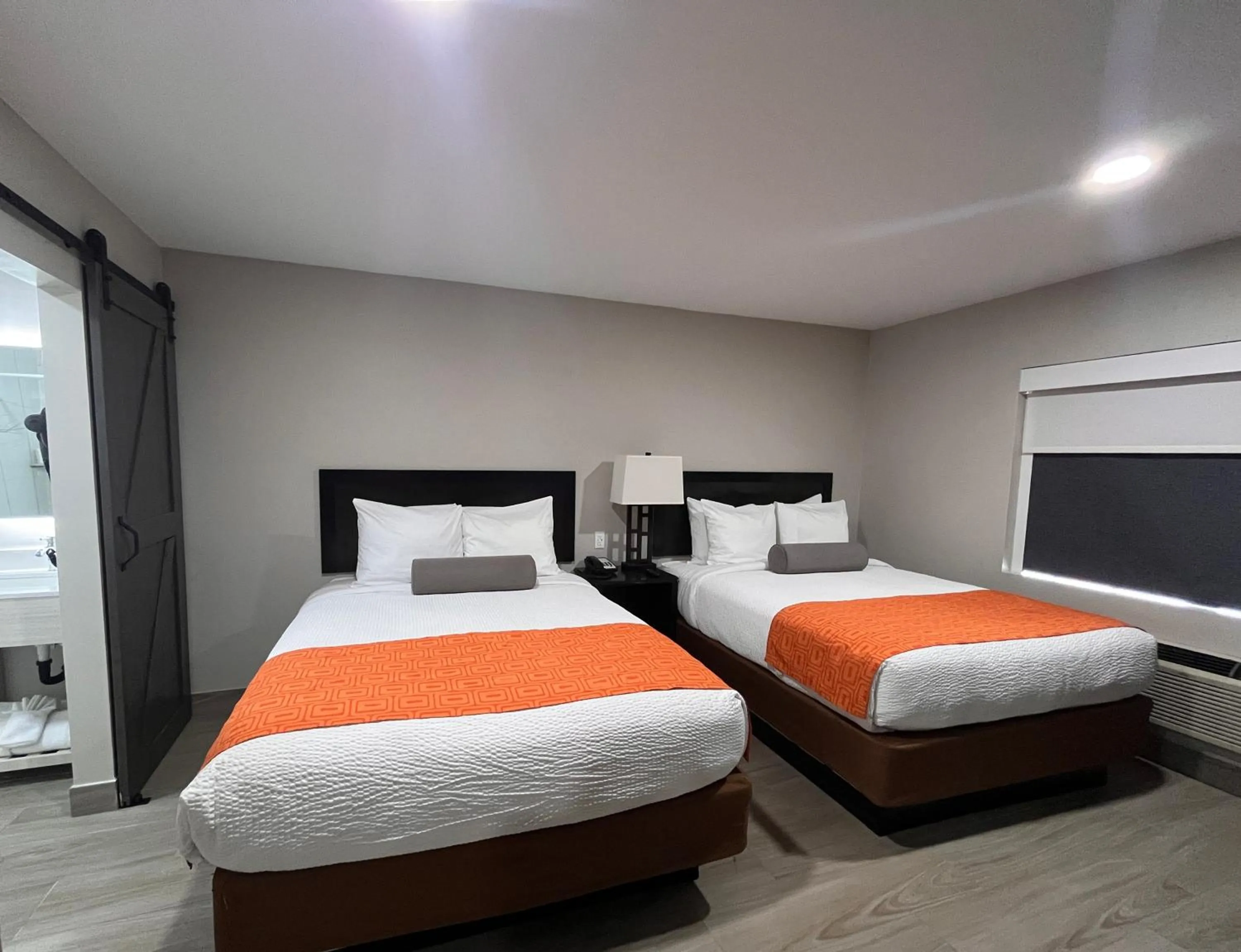 Bed in Howard Johnson by Wyndham Flagstaff University West