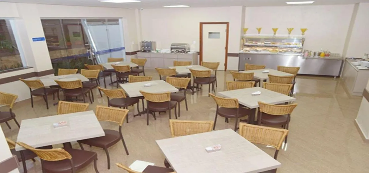 Restaurant/places to eat in Racini Suites Hotel