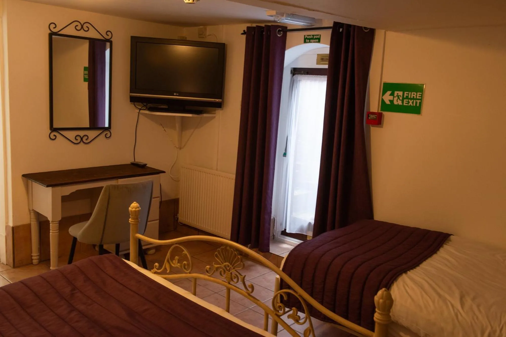 Bed in Abbots Mead Hotel