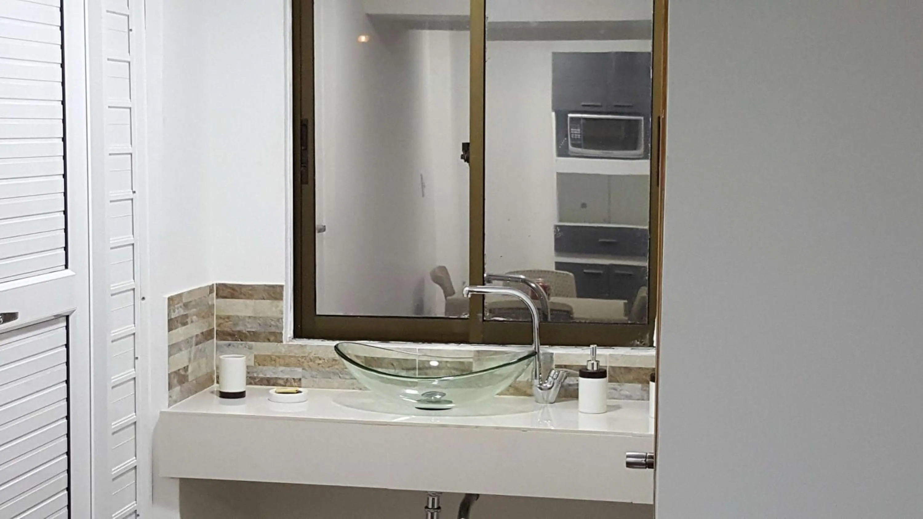 Bathroom in Beach Paradise Apartments