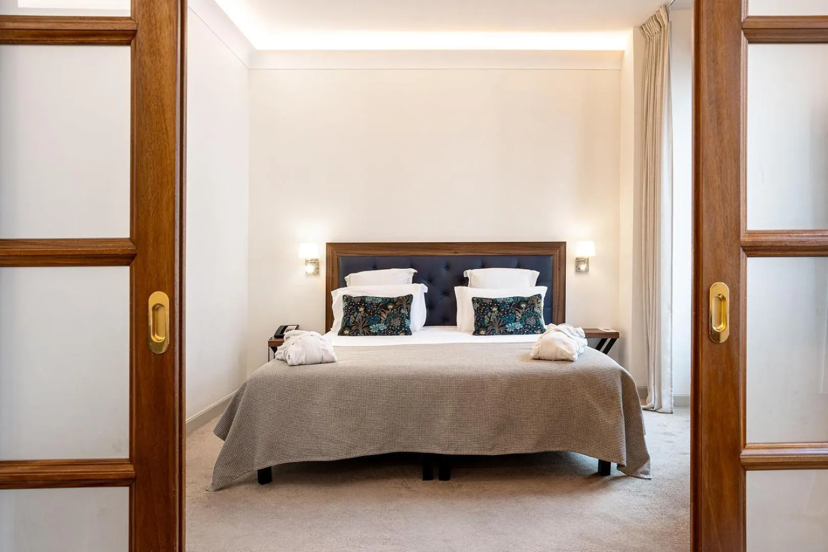 Bed in Westminster Hotel & Spa Nice