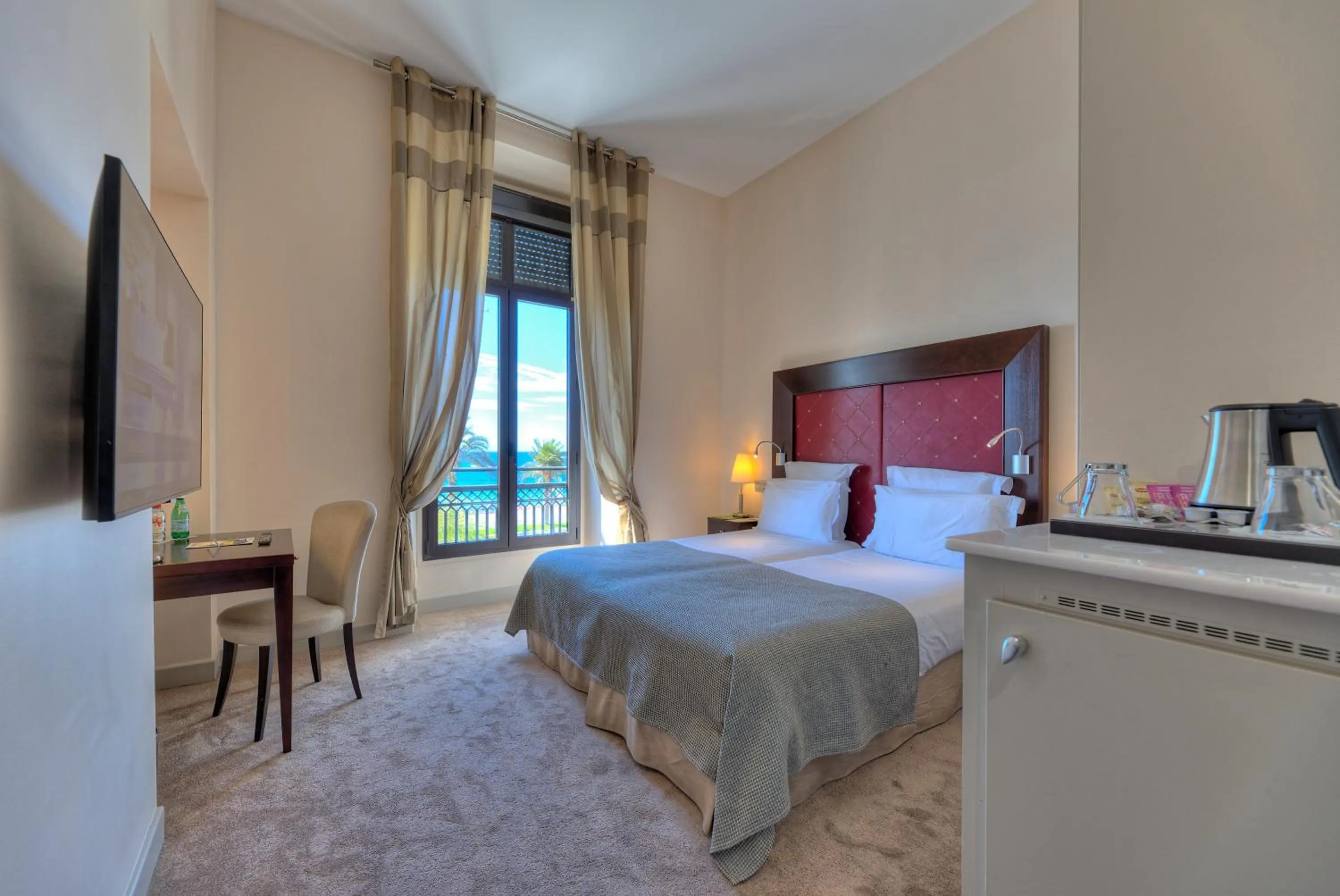 Property building, Bed in Westminster Hotel & Spa Nice