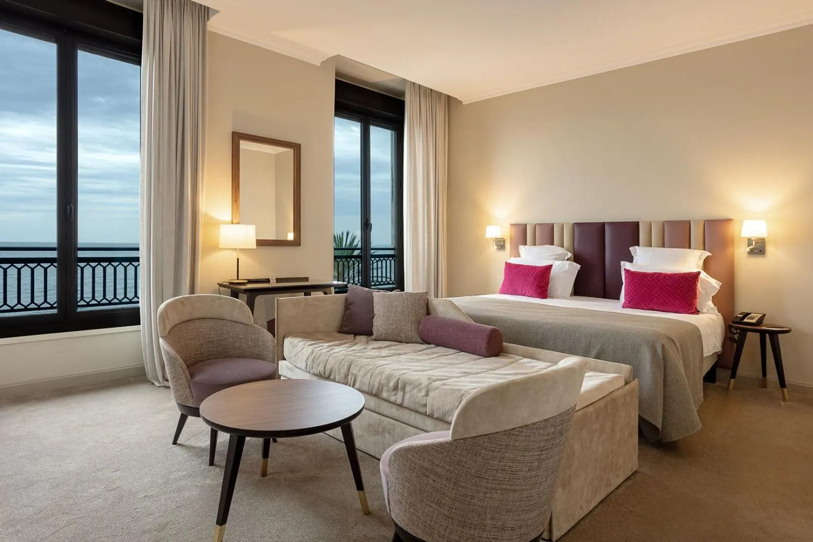 Photo of the whole room, Bed in Westminster Hotel & Spa Nice