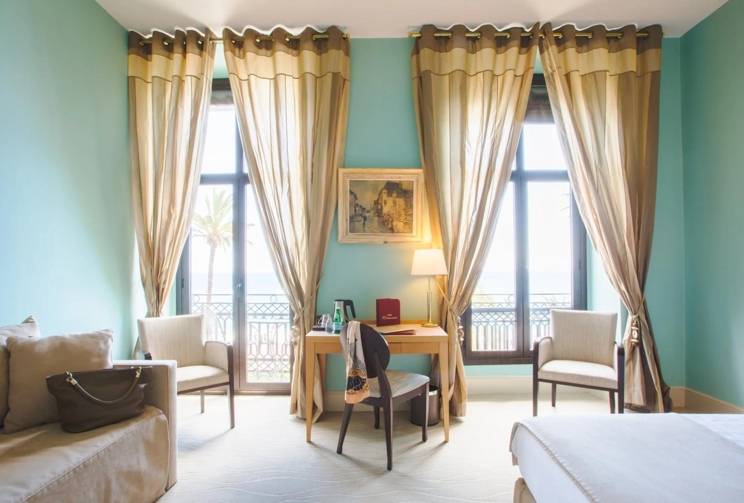 Bed in Westminster Hotel & Spa Nice