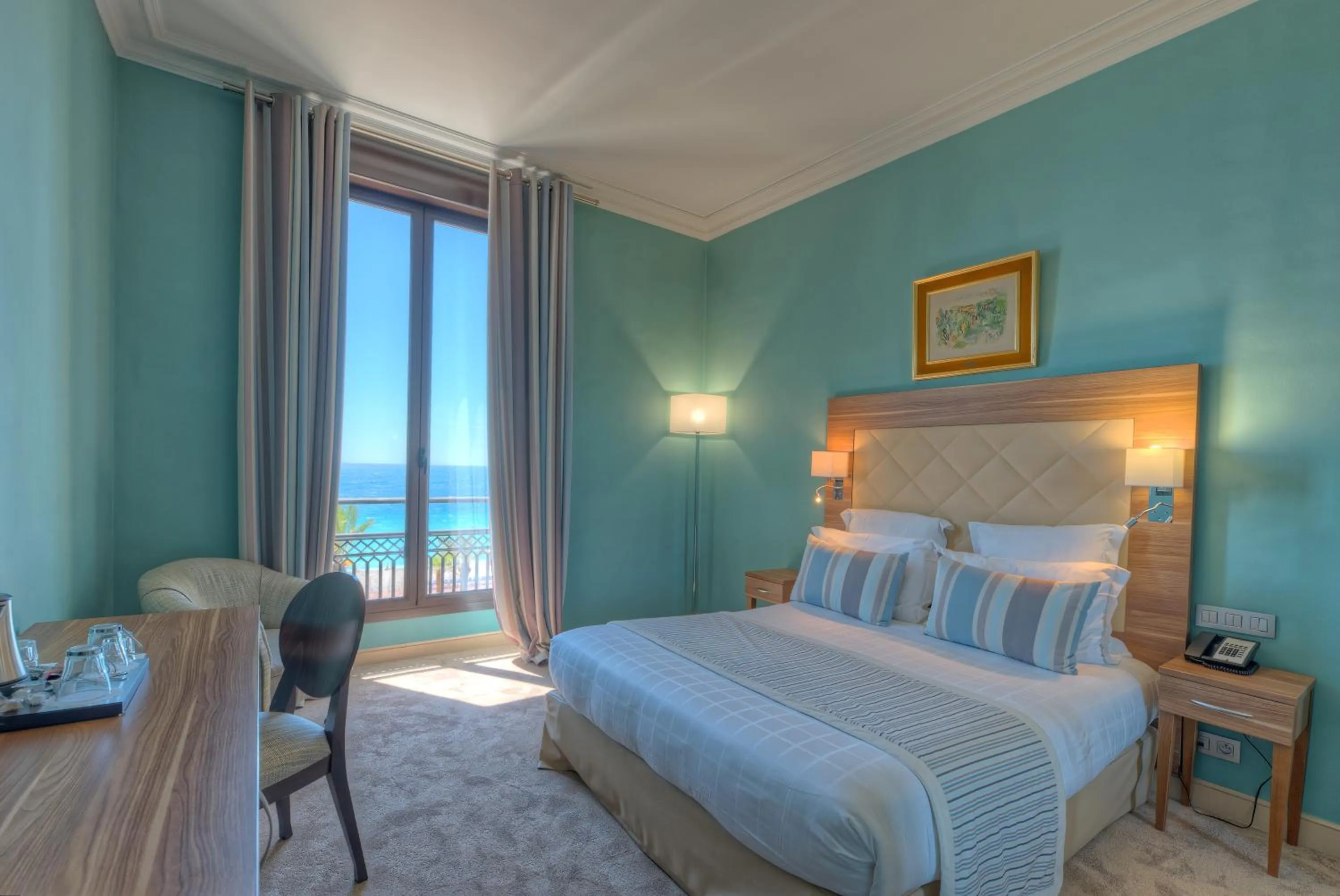 Bed in Westminster Hotel & Spa Nice