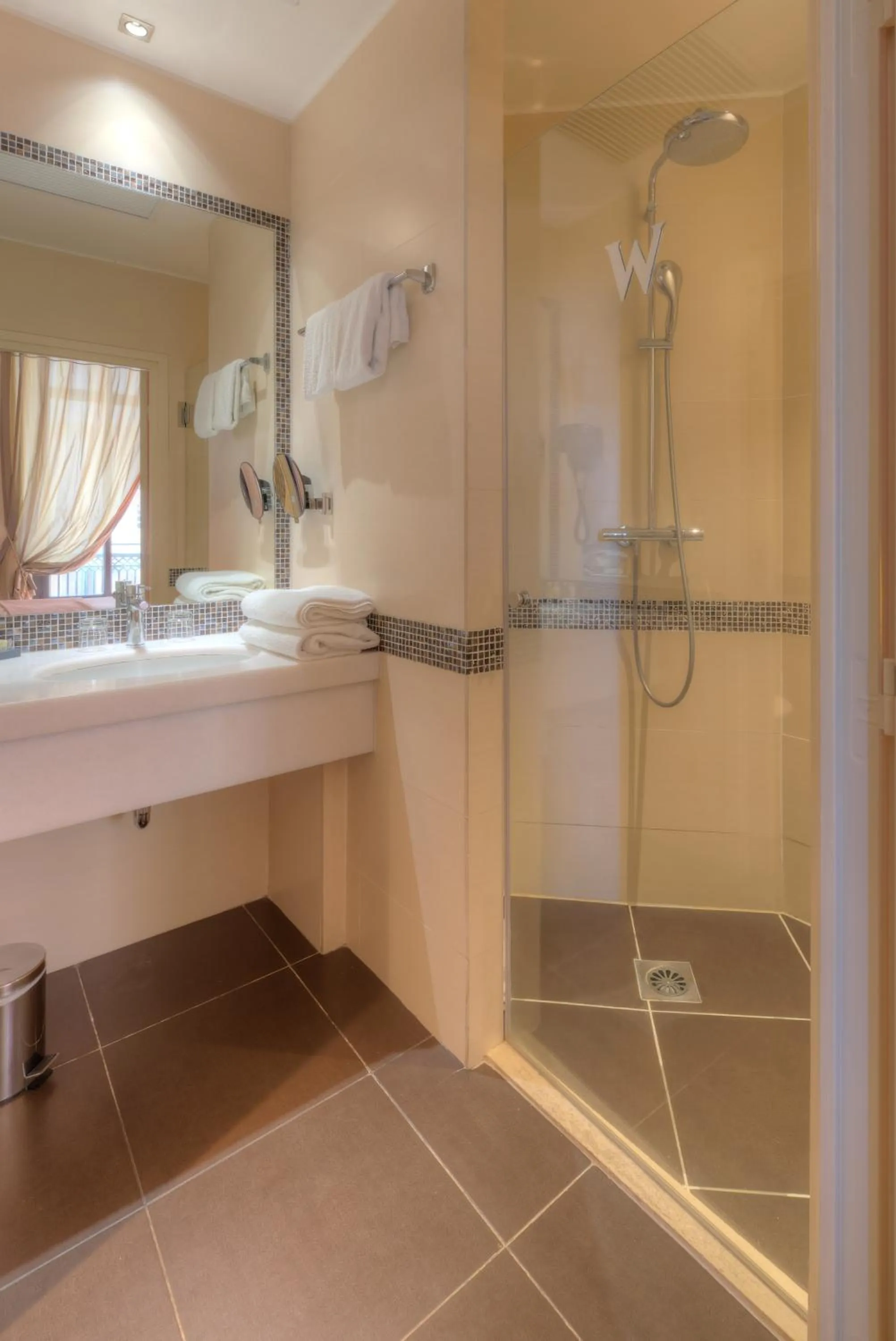 Shower in Westminster Hotel & Spa Nice