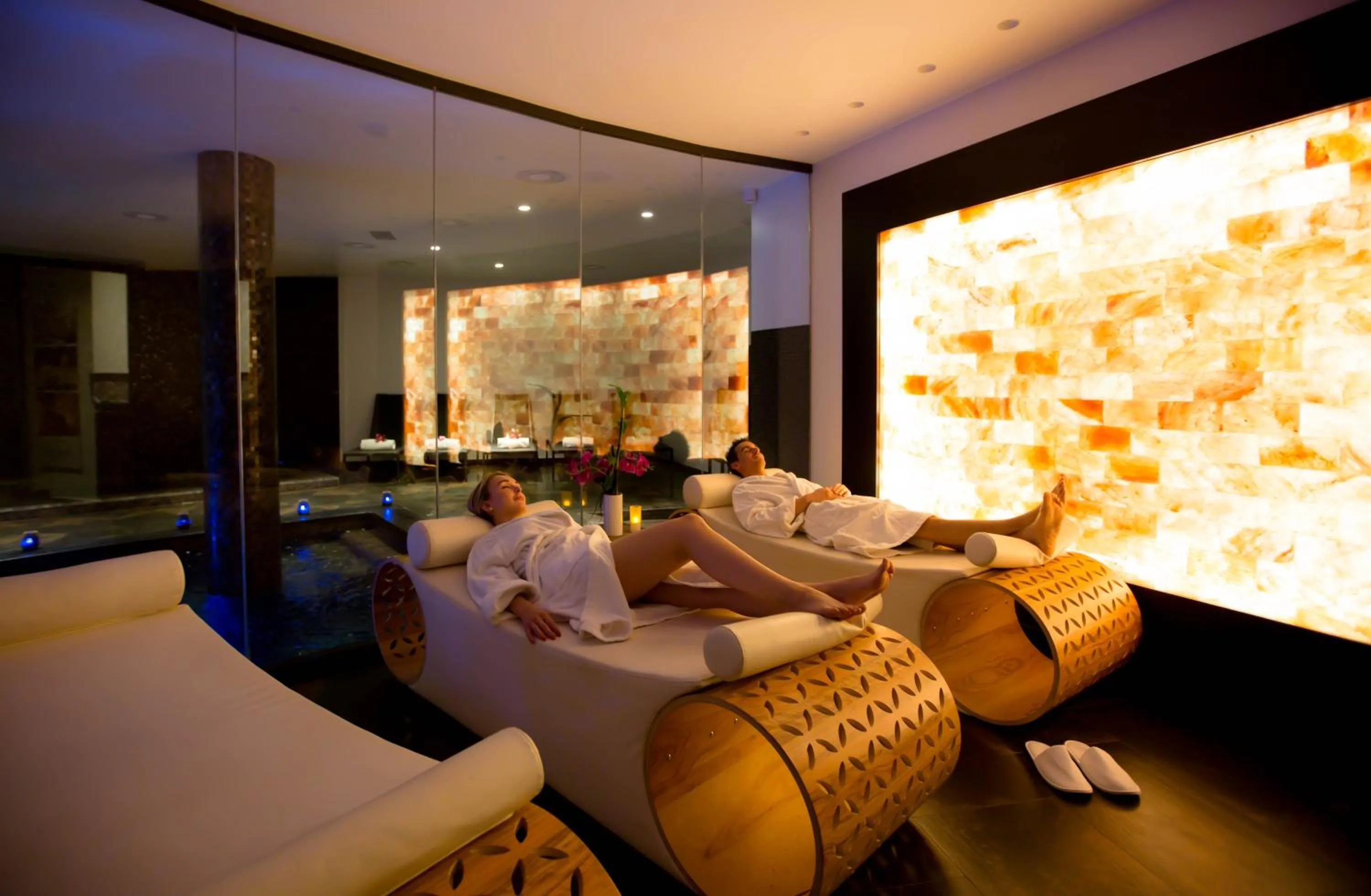 Hot Tub in Westminster Hotel & Spa Nice