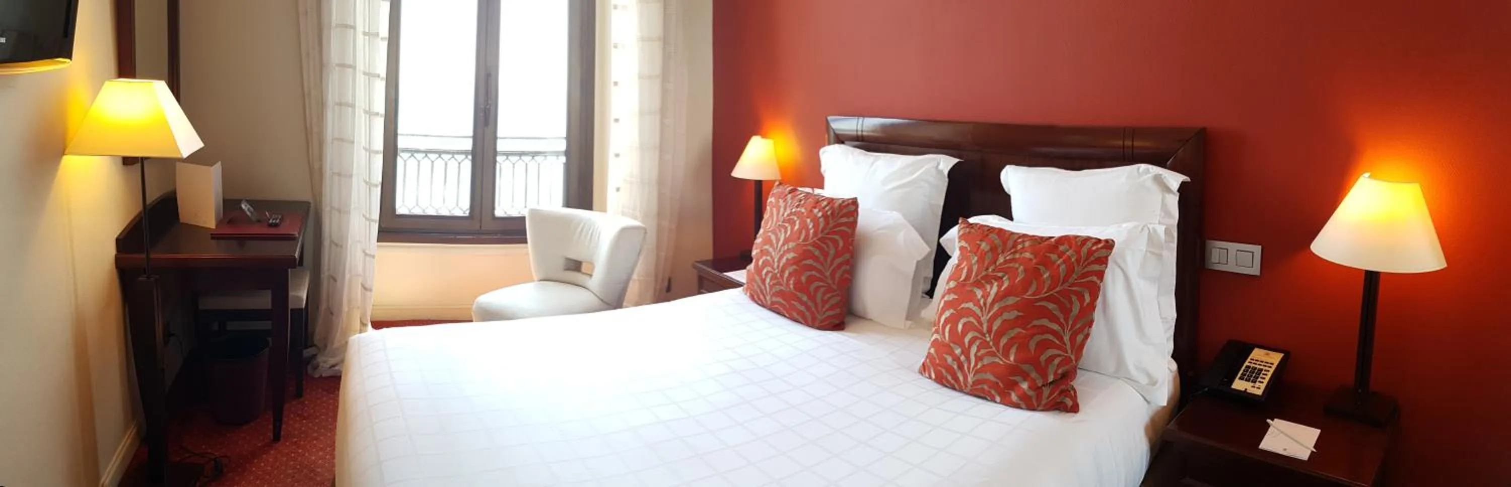 Bathroom, Bed in Westminster Hotel & Spa Nice