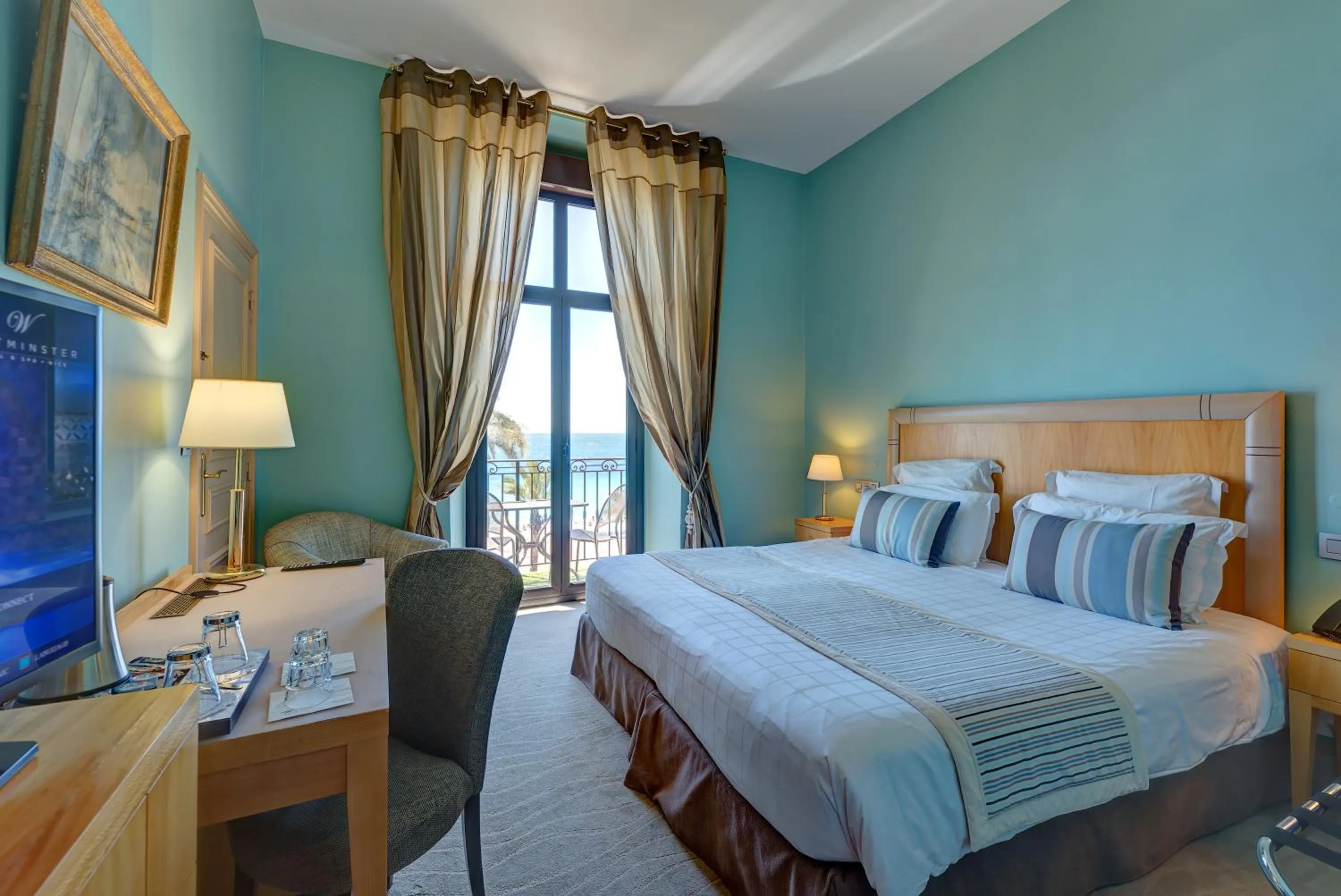 Photo of the whole room, Bed in Westminster Hotel & Spa Nice