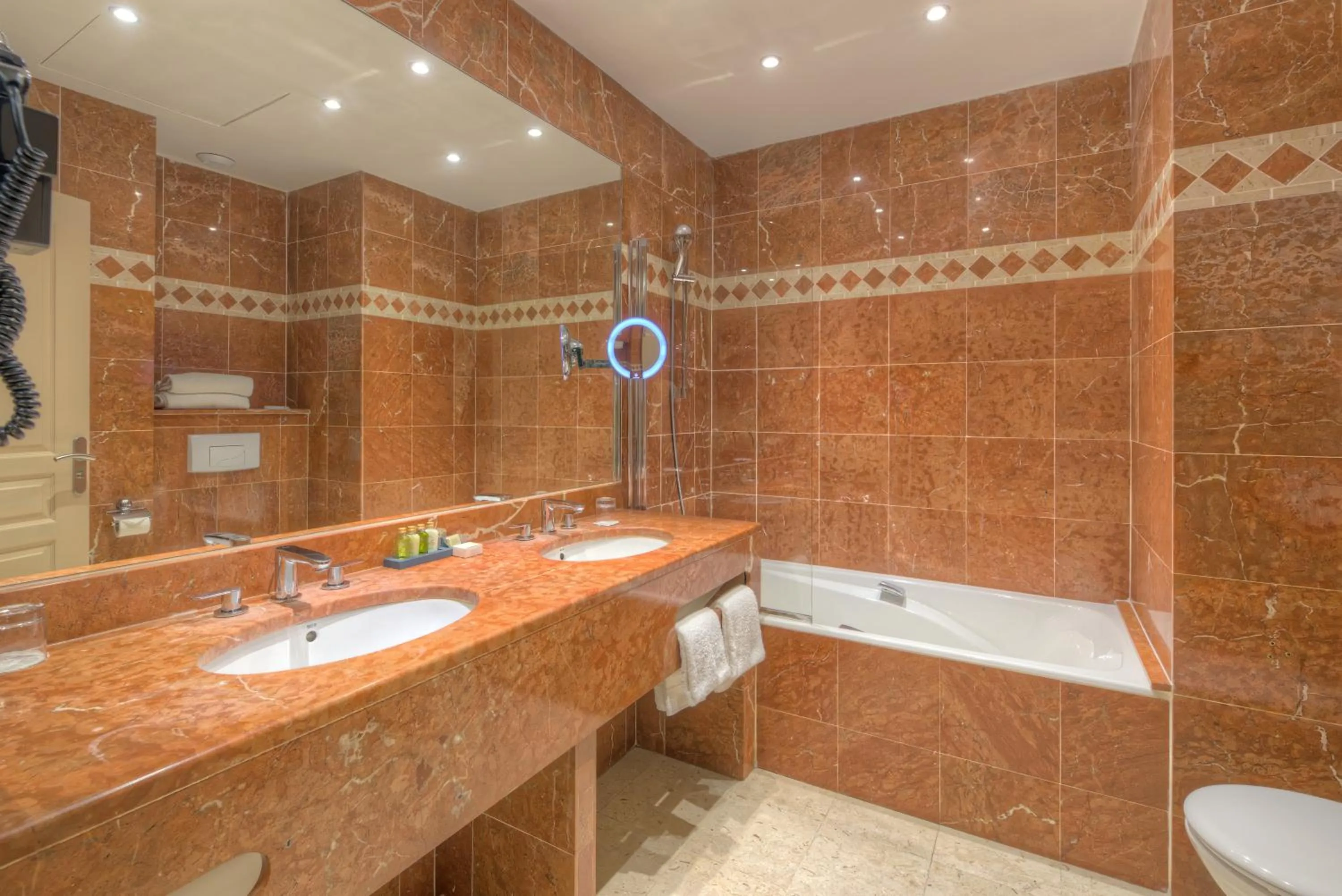 Shower in Westminster Hotel & Spa Nice