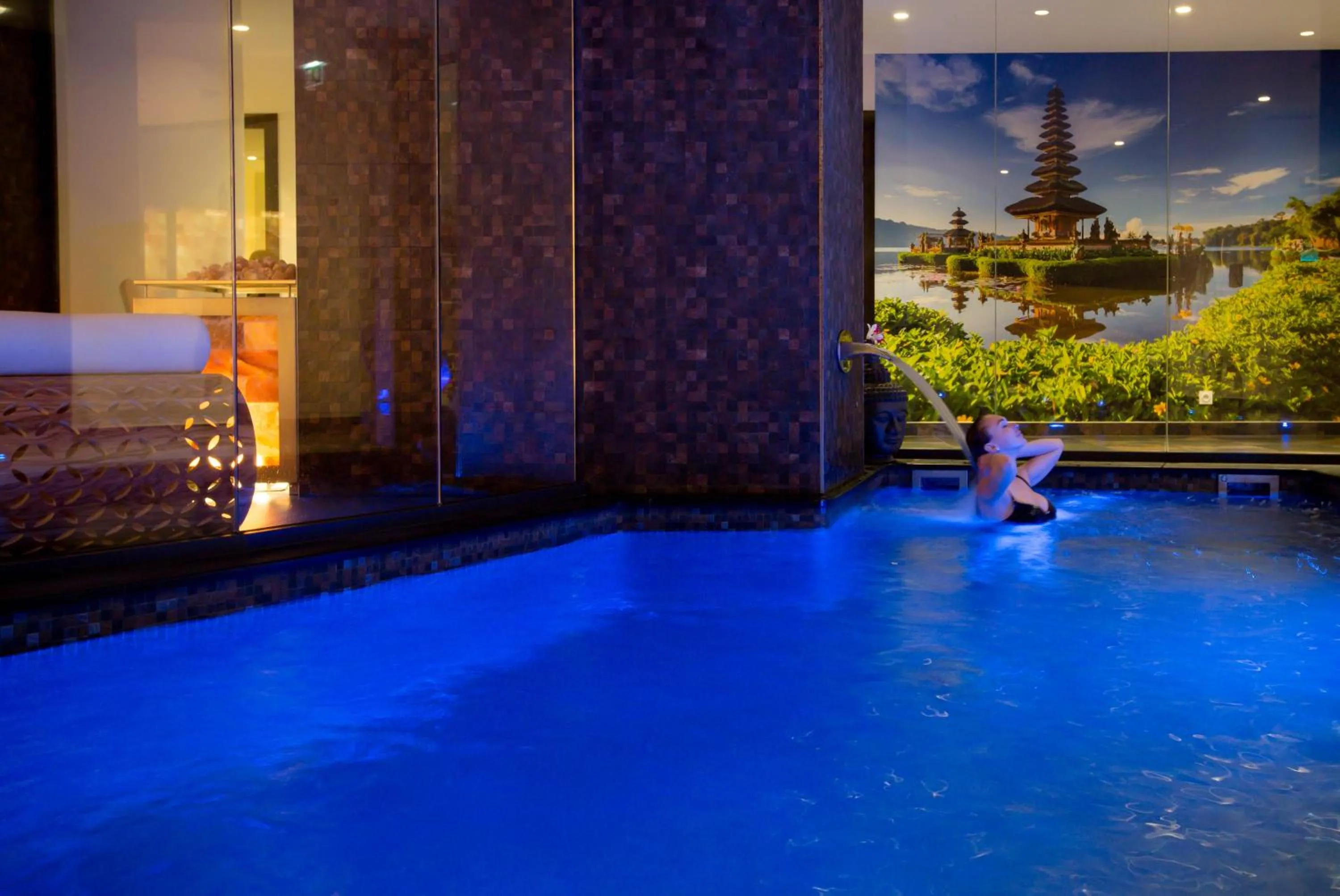 Hot Tub in Westminster Hotel & Spa Nice