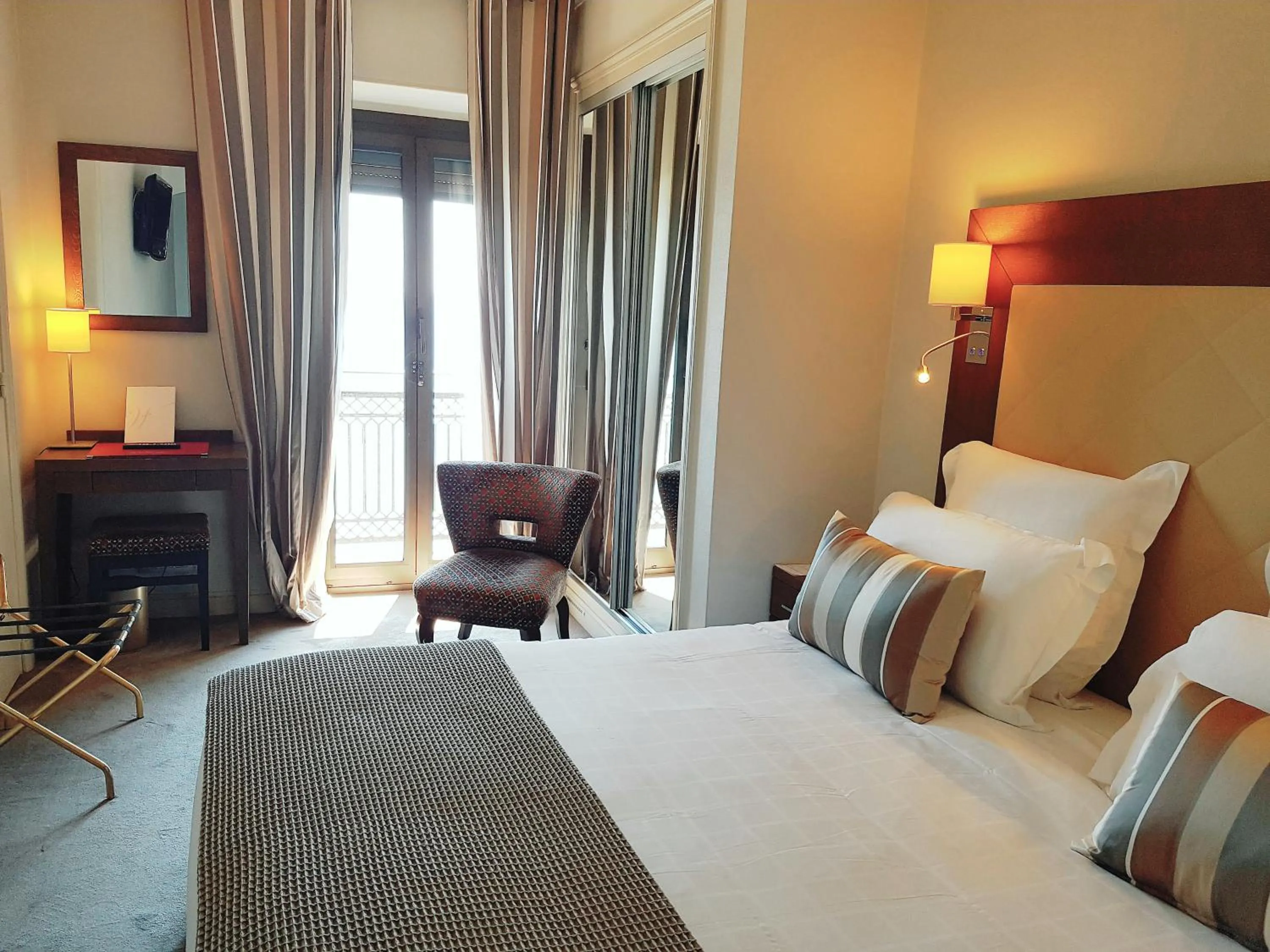 Bed in Westminster Hotel & Spa Nice