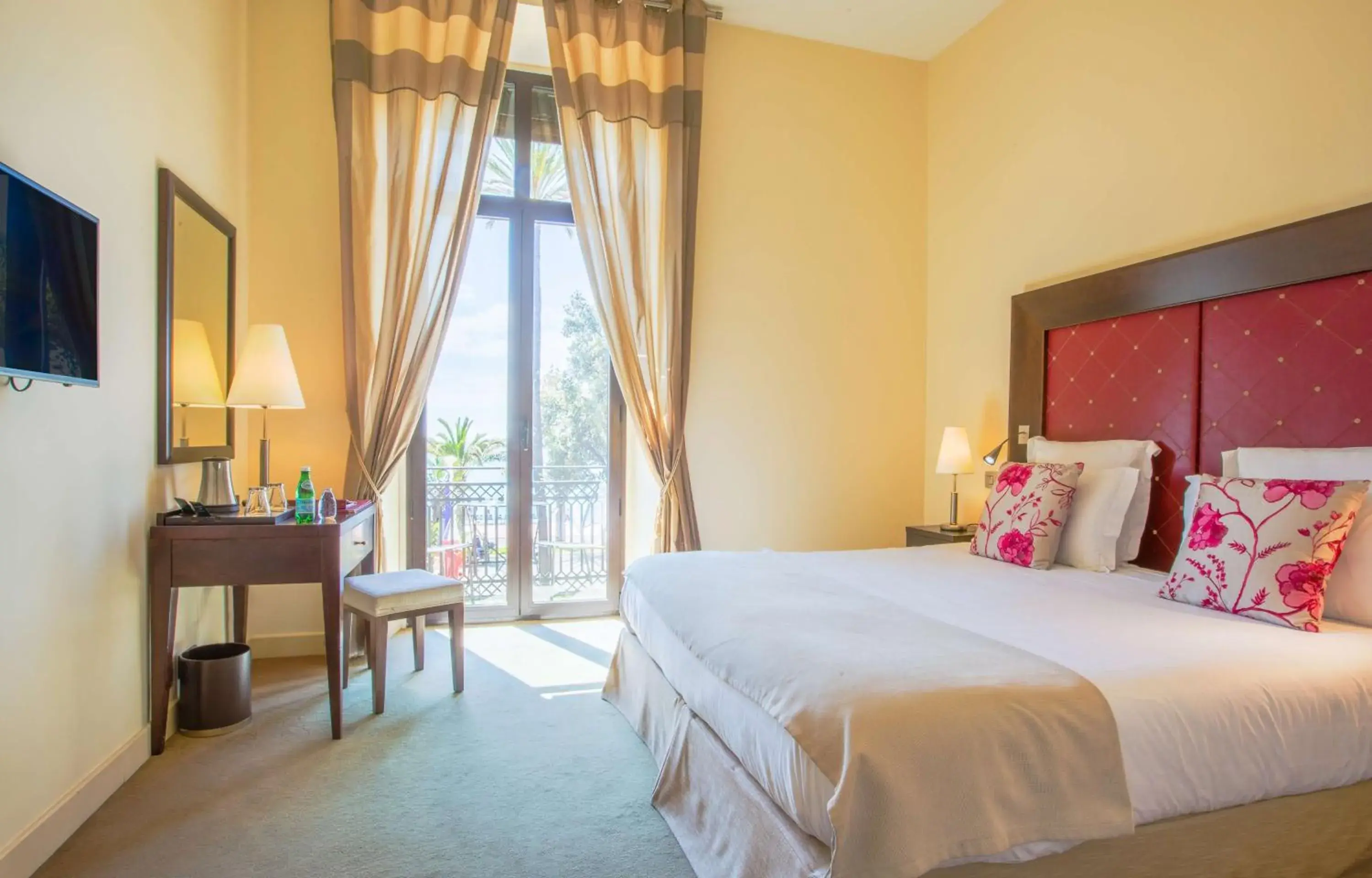 Superior Double Room with Sea View and Balcony in Westminster Hotel & Spa Nice Superior Double Room with Sea View and Balcony in Westminster Hotel & Spa Nice