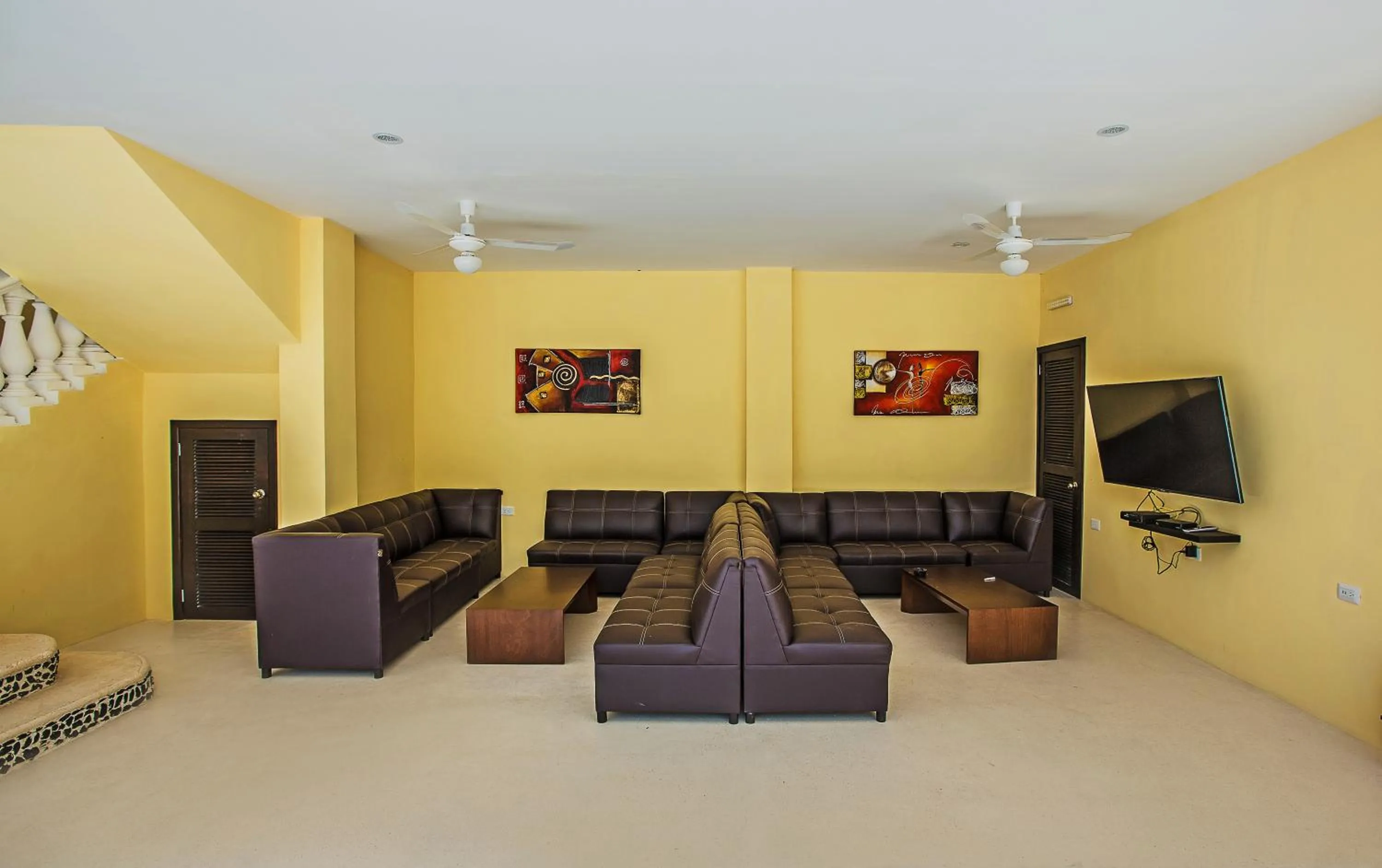 Communal lounge/ TV room in We playa Hotel - Adults Only