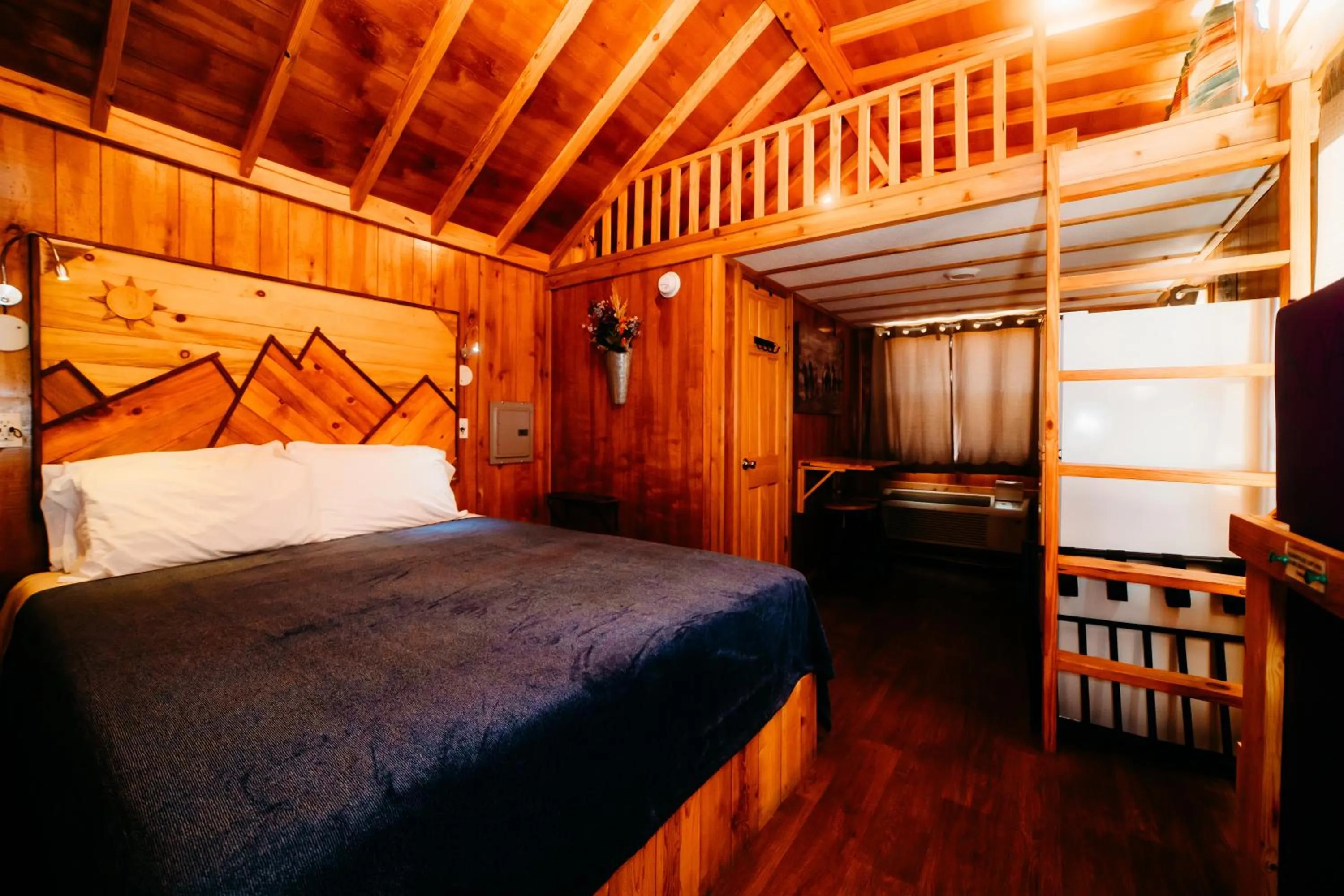 Property building, Bed in La Junta Colorado Cabins