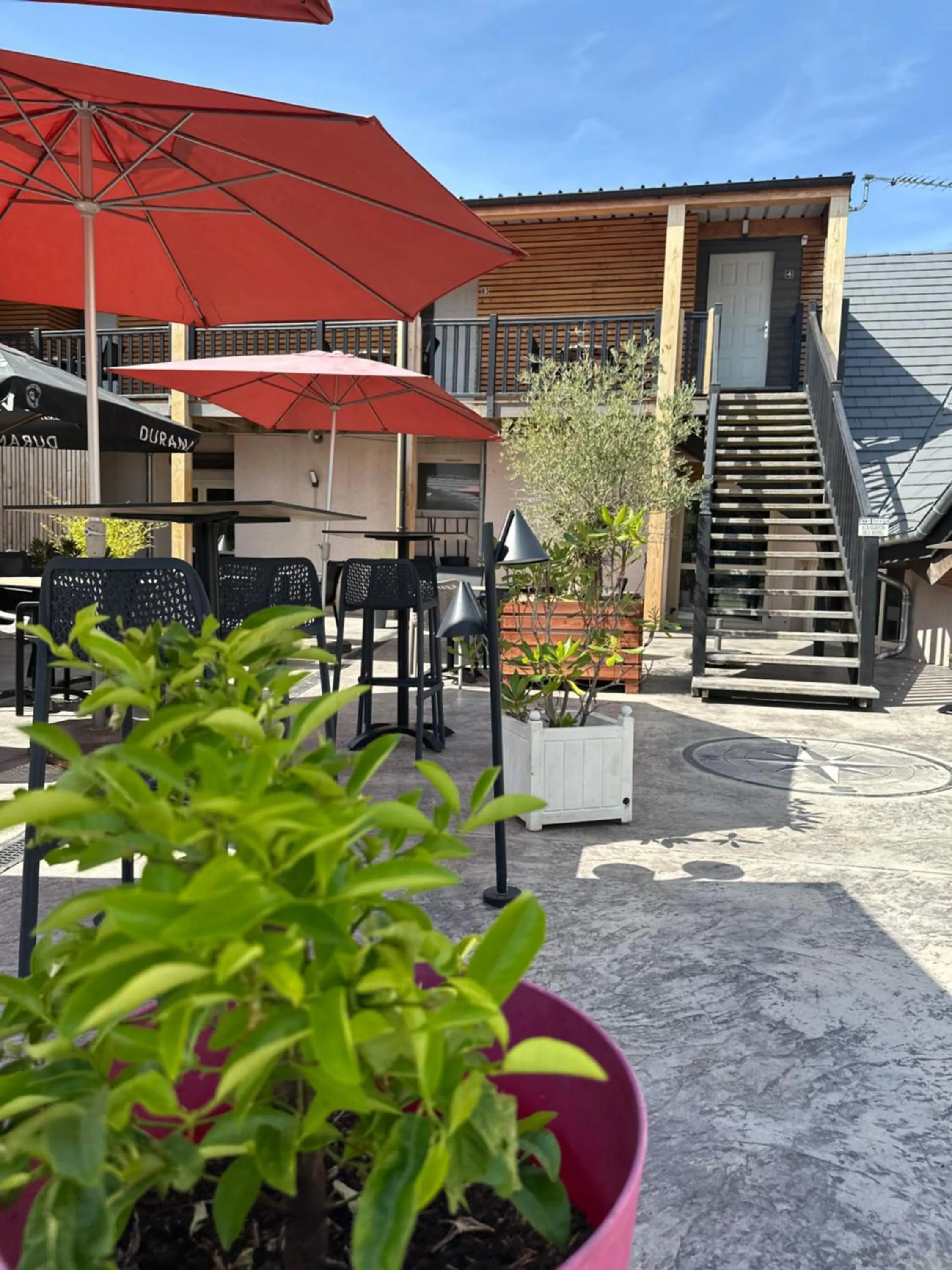 Patio in Logis Hôtel Volcan Sancy