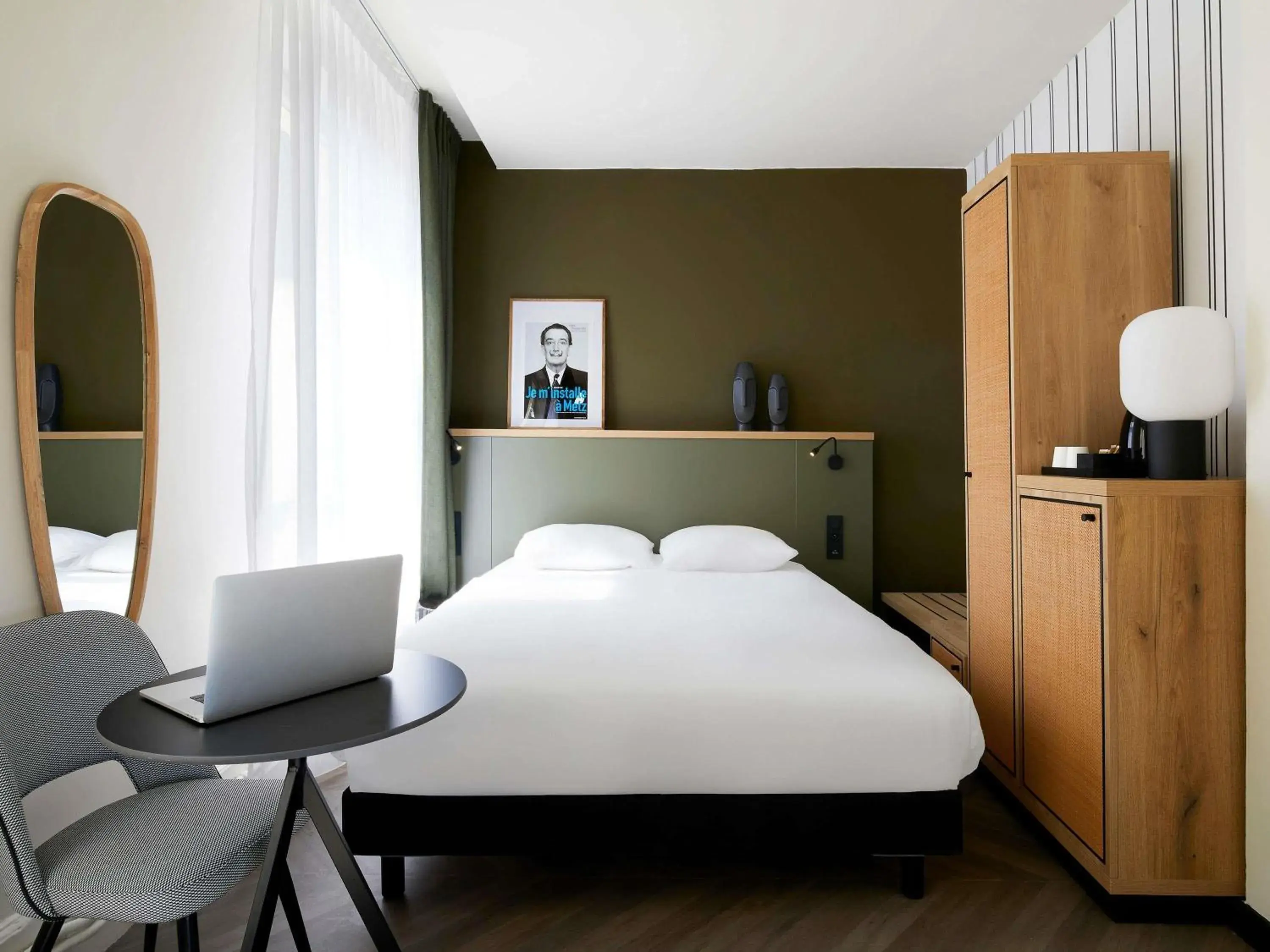 Bedroom, Bed in Mercure Grand Hôtel Metz Centre Cathédrale Bedroom, Bed in Mercure Grand Hôtel Metz Centre Cathédrale