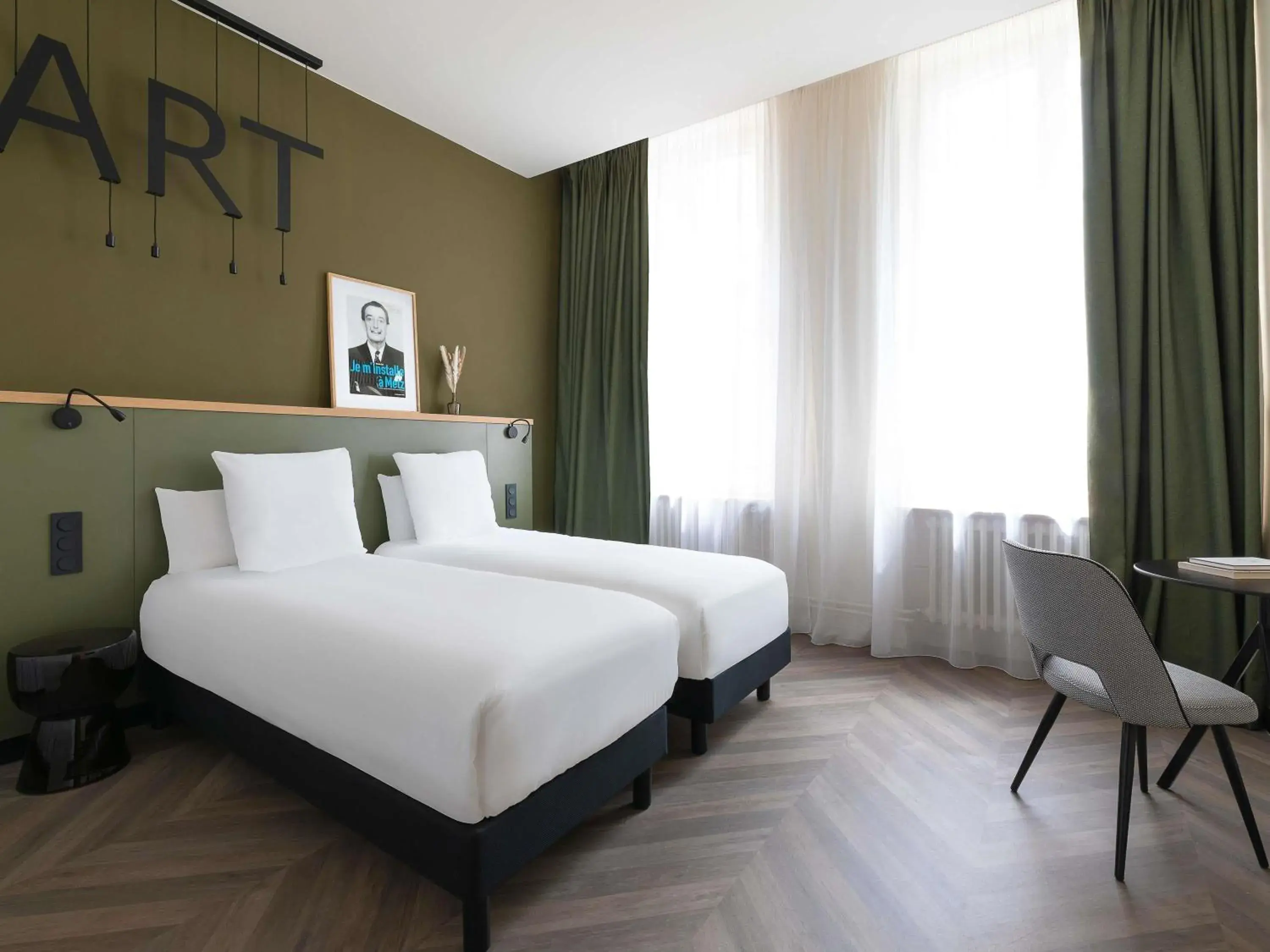 Bedroom, Bed in Mercure Grand Hôtel Metz Centre Cathédrale Bedroom, Bed in Mercure Grand Hôtel Metz Centre Cathédrale