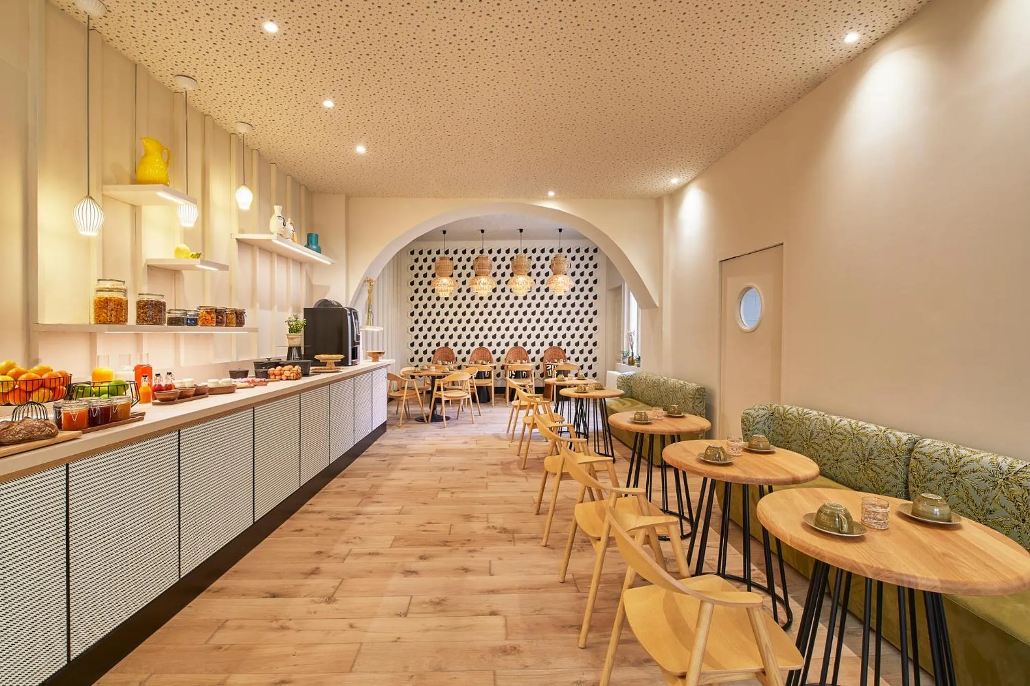 Buffet breakfast in Mercure Grand Hôtel Metz Centre Cathédrale